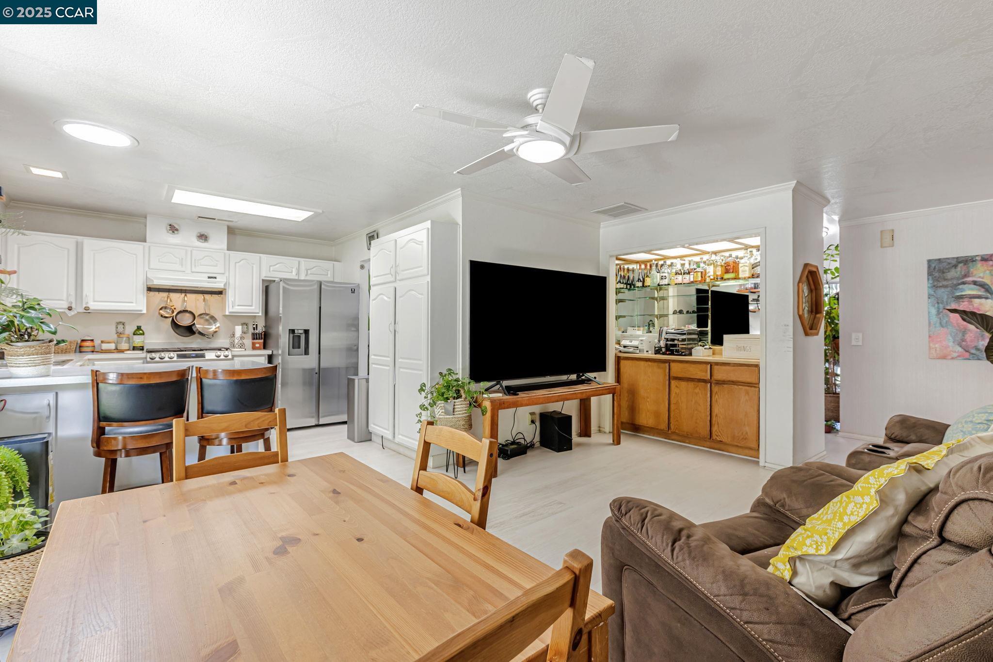 Detail Gallery Image 19 of 38 For 4564 Winding River Cir, Stockton,  CA 95219 - 3 Beds | 2 Baths