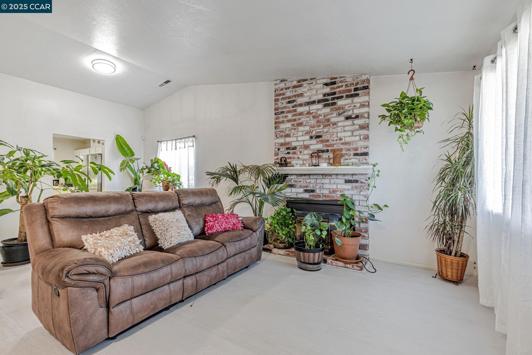 Detail Gallery Image 6 of 38 For 4564 Winding River Cir, Stockton,  CA 95219 - 3 Beds | 2 Baths