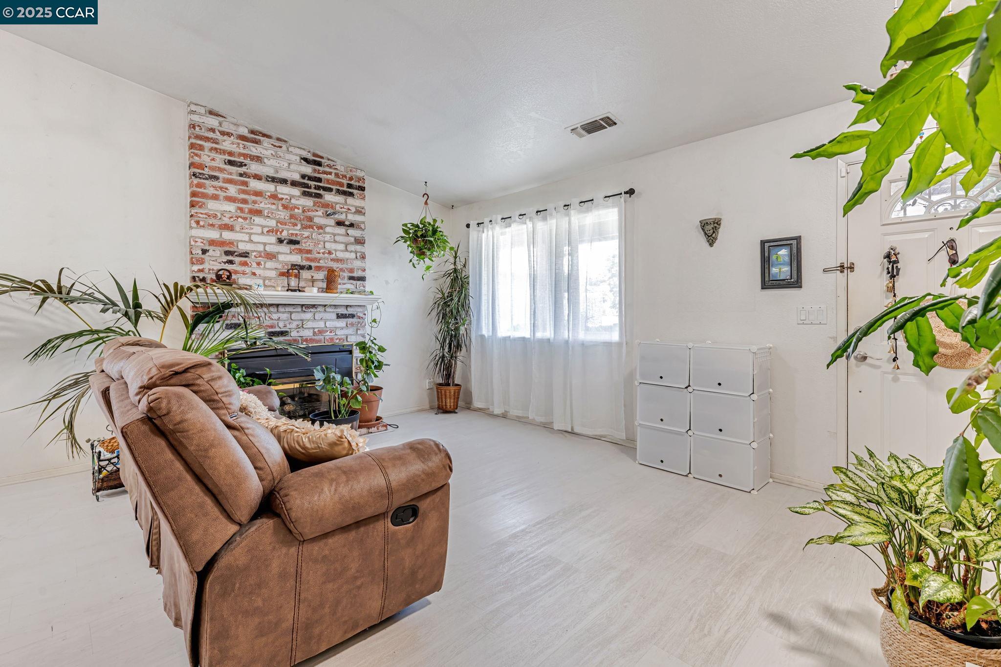 Detail Gallery Image 7 of 38 For 4564 Winding River Cir, Stockton,  CA 95219 - 3 Beds | 2 Baths