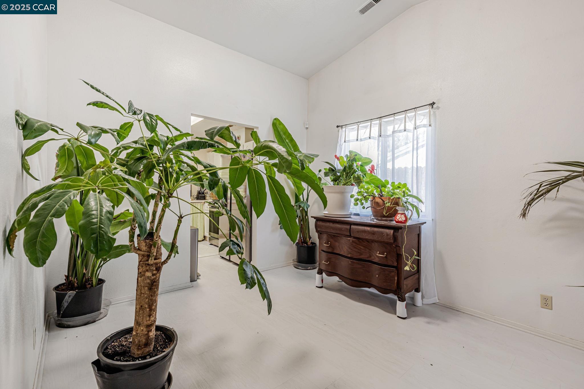 Detail Gallery Image 9 of 38 For 4564 Winding River Cir, Stockton,  CA 95219 - 3 Beds | 2 Baths