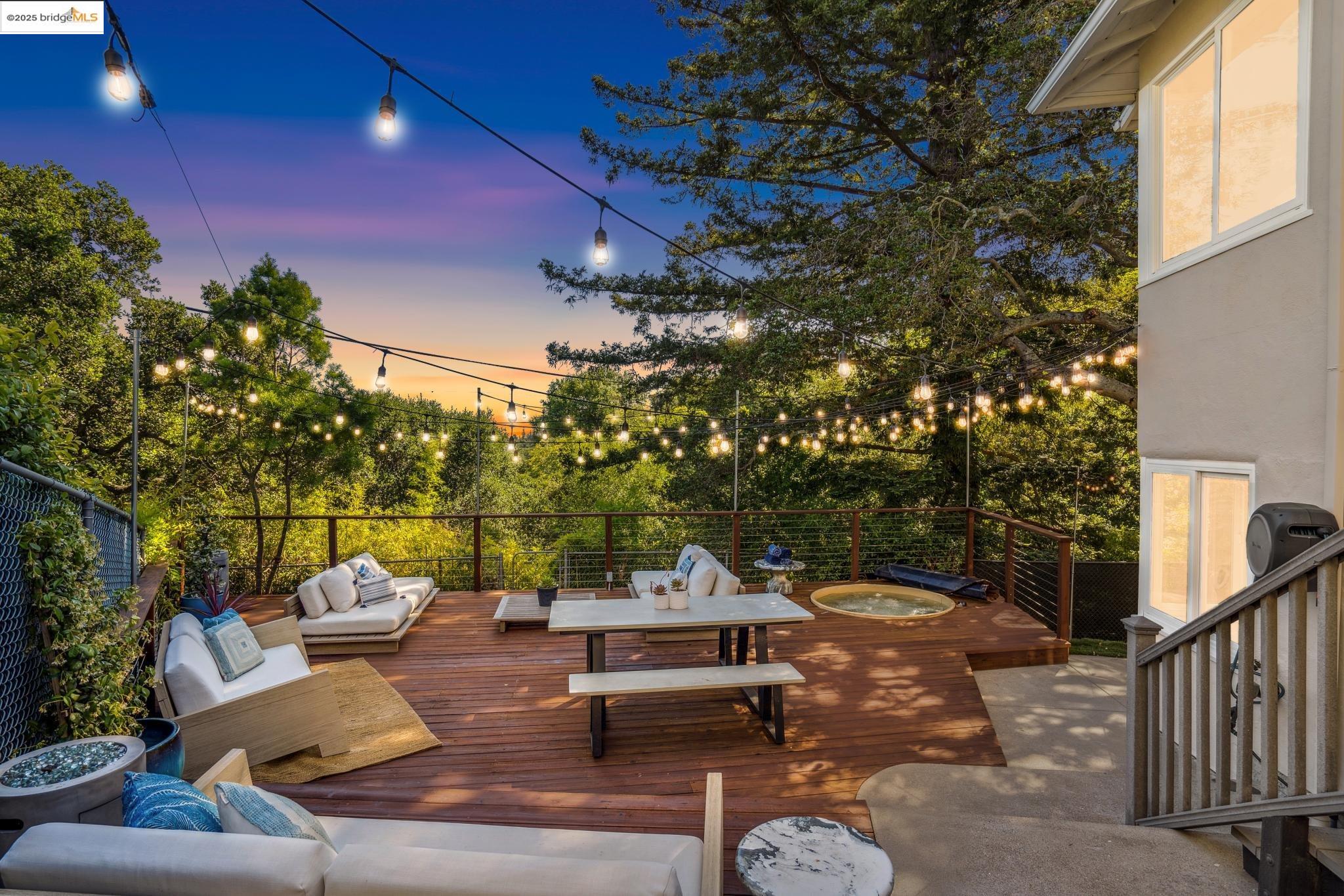 Detail Gallery Image 2 of 60 For 3901 Oakmore Rd, Oakland,  CA 94602 - 4 Beds | 3 Baths