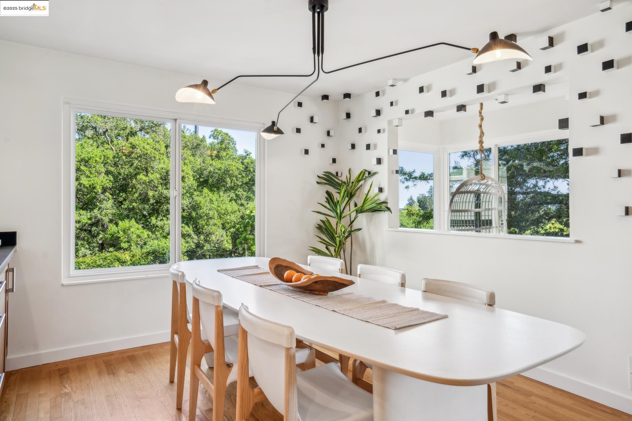 Detail Gallery Image 12 of 60 For 3901 Oakmore Rd, Oakland,  CA 94602 - 4 Beds | 3 Baths