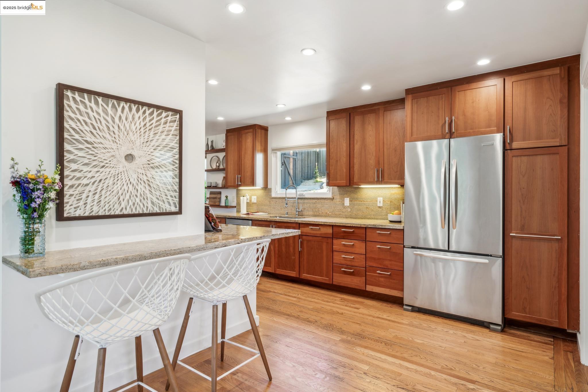 Detail Gallery Image 13 of 60 For 3901 Oakmore Rd, Oakland,  CA 94602 - 4 Beds | 3 Baths
