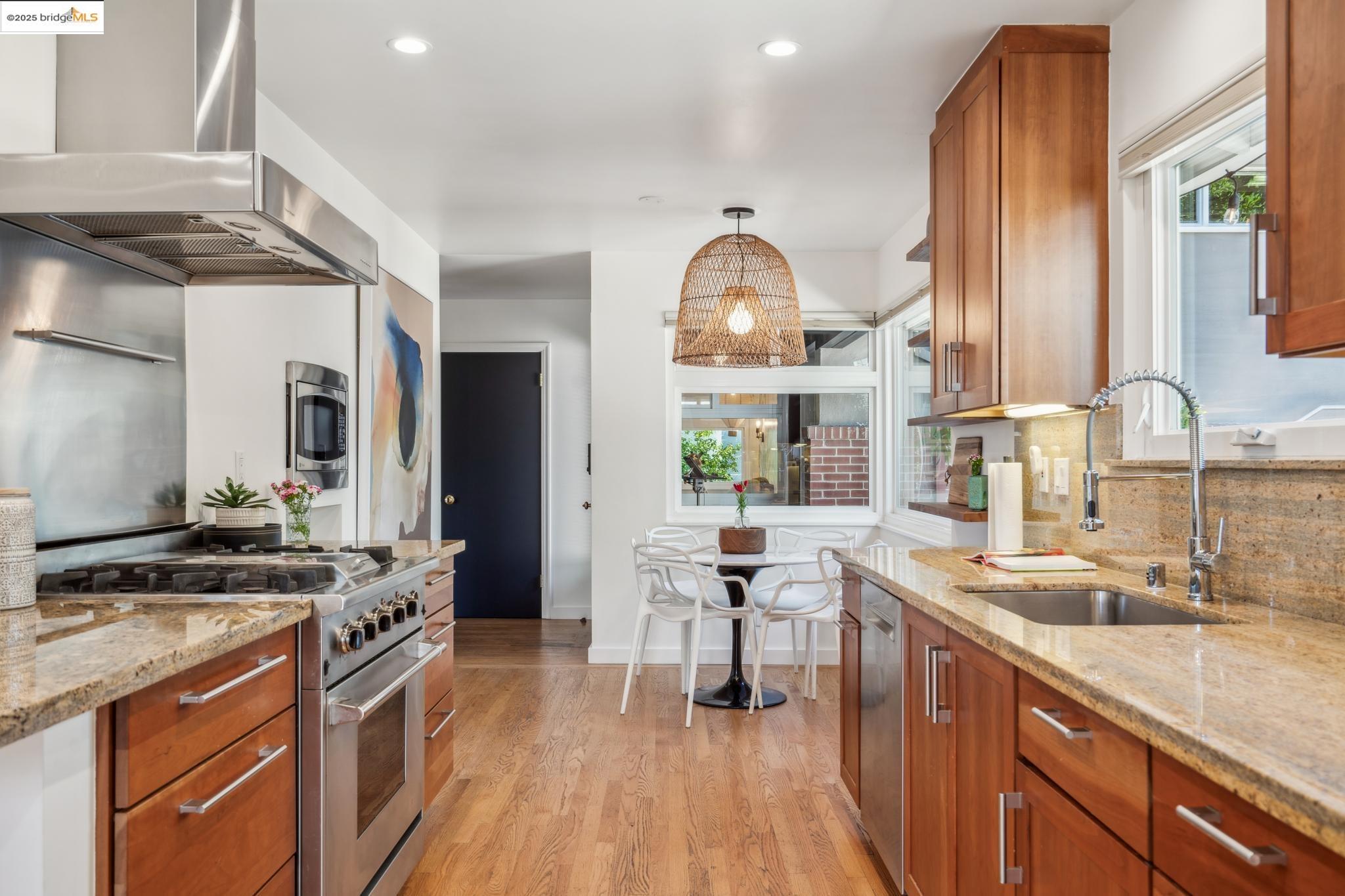 Detail Gallery Image 18 of 60 For 3901 Oakmore Rd, Oakland,  CA 94602 - 4 Beds | 3 Baths