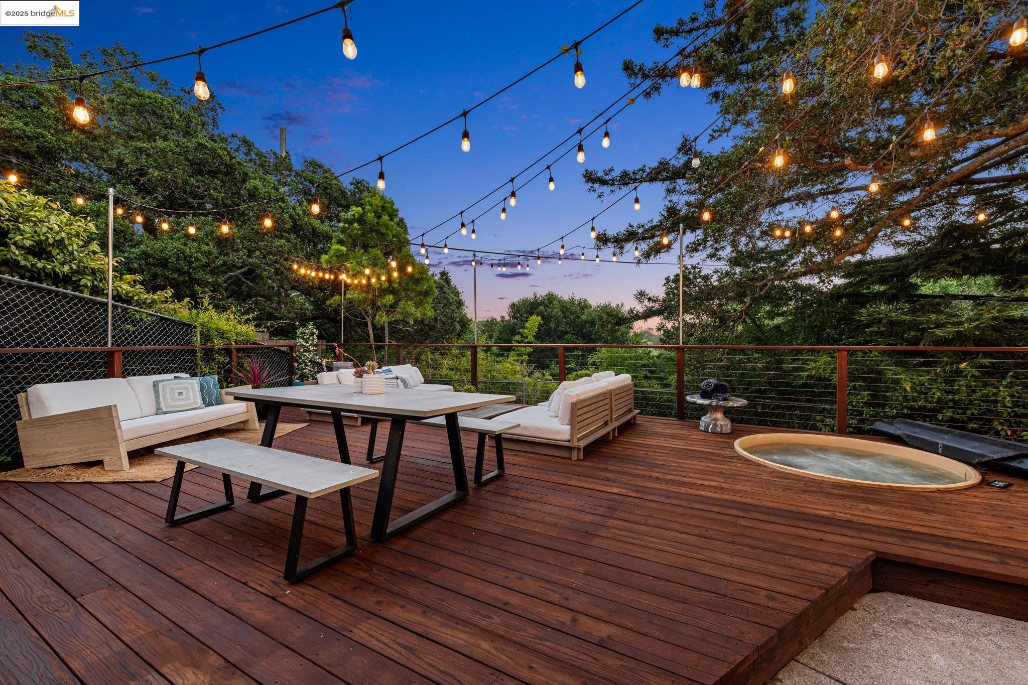 Detail Gallery Image 20 of 60 For 3901 Oakmore Rd, Oakland,  CA 94602 - 4 Beds | 3 Baths