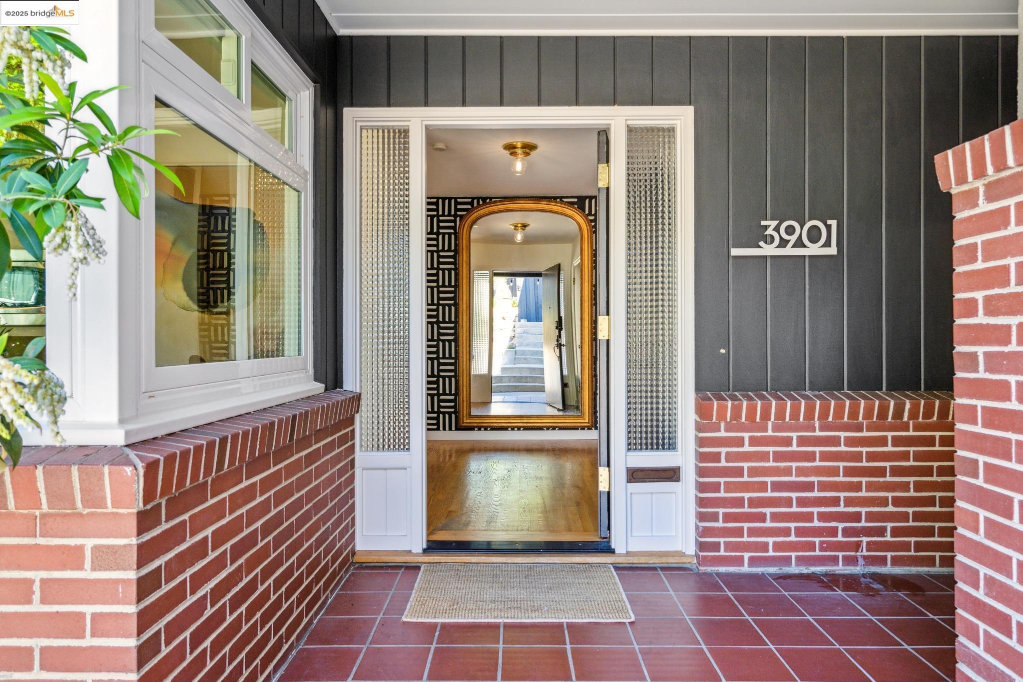 Detail Gallery Image 4 of 60 For 3901 Oakmore Rd, Oakland,  CA 94602 - 4 Beds | 3 Baths