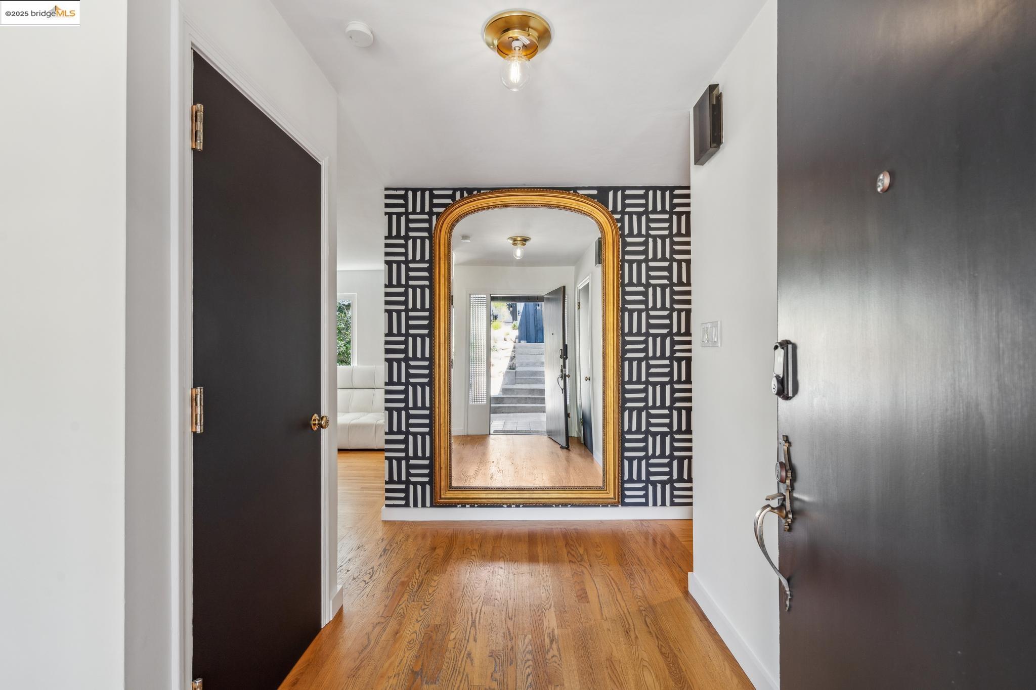 Detail Gallery Image 5 of 60 For 3901 Oakmore Rd, Oakland,  CA 94602 - 4 Beds | 3 Baths