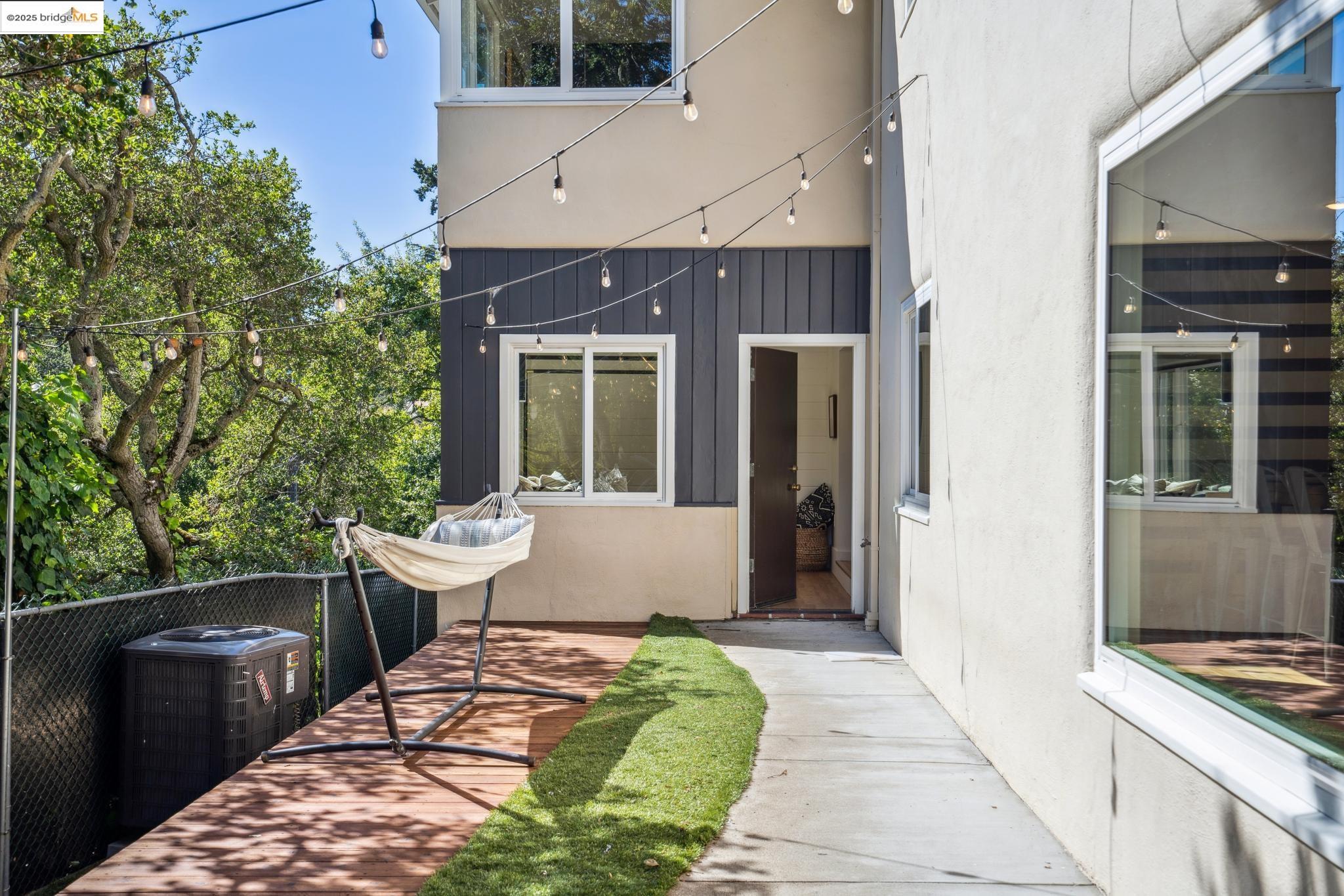Detail Gallery Image 50 of 60 For 3901 Oakmore Rd, Oakland,  CA 94602 - 4 Beds | 3 Baths