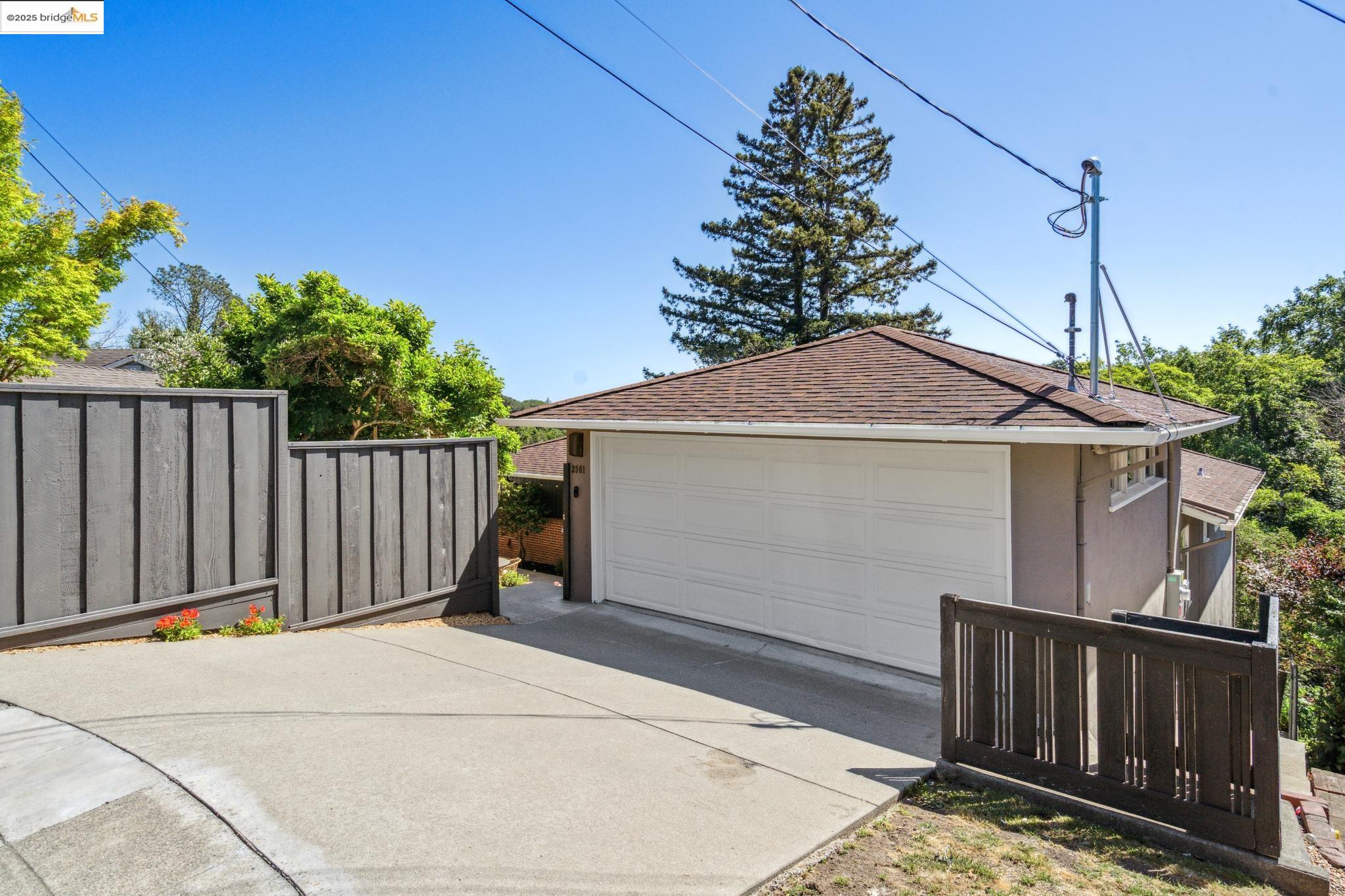Detail Gallery Image 56 of 60 For 3901 Oakmore Rd, Oakland,  CA 94602 - 4 Beds | 3 Baths
