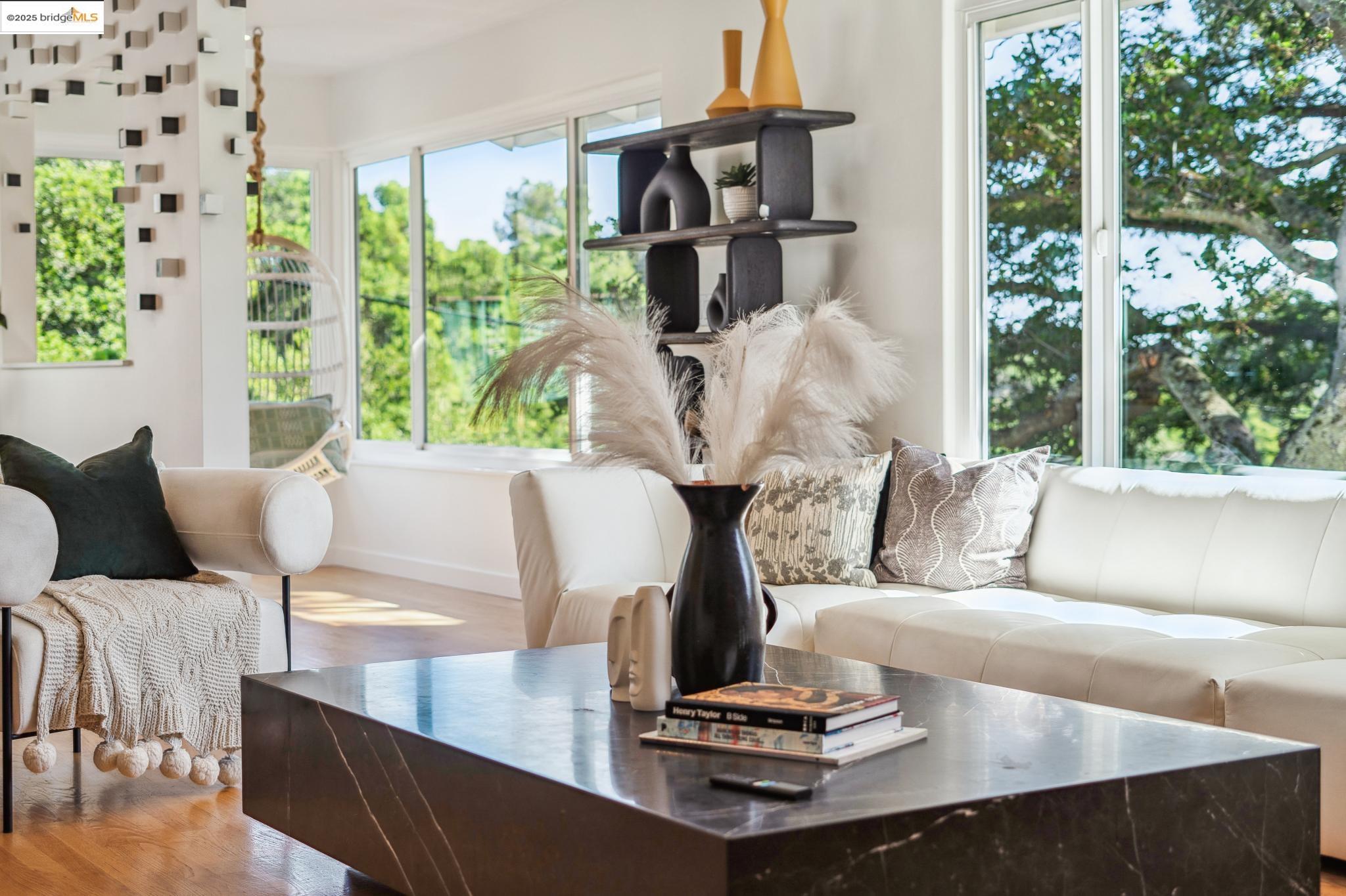 Detail Gallery Image 8 of 60 For 3901 Oakmore Rd, Oakland,  CA 94602 - 4 Beds | 3 Baths