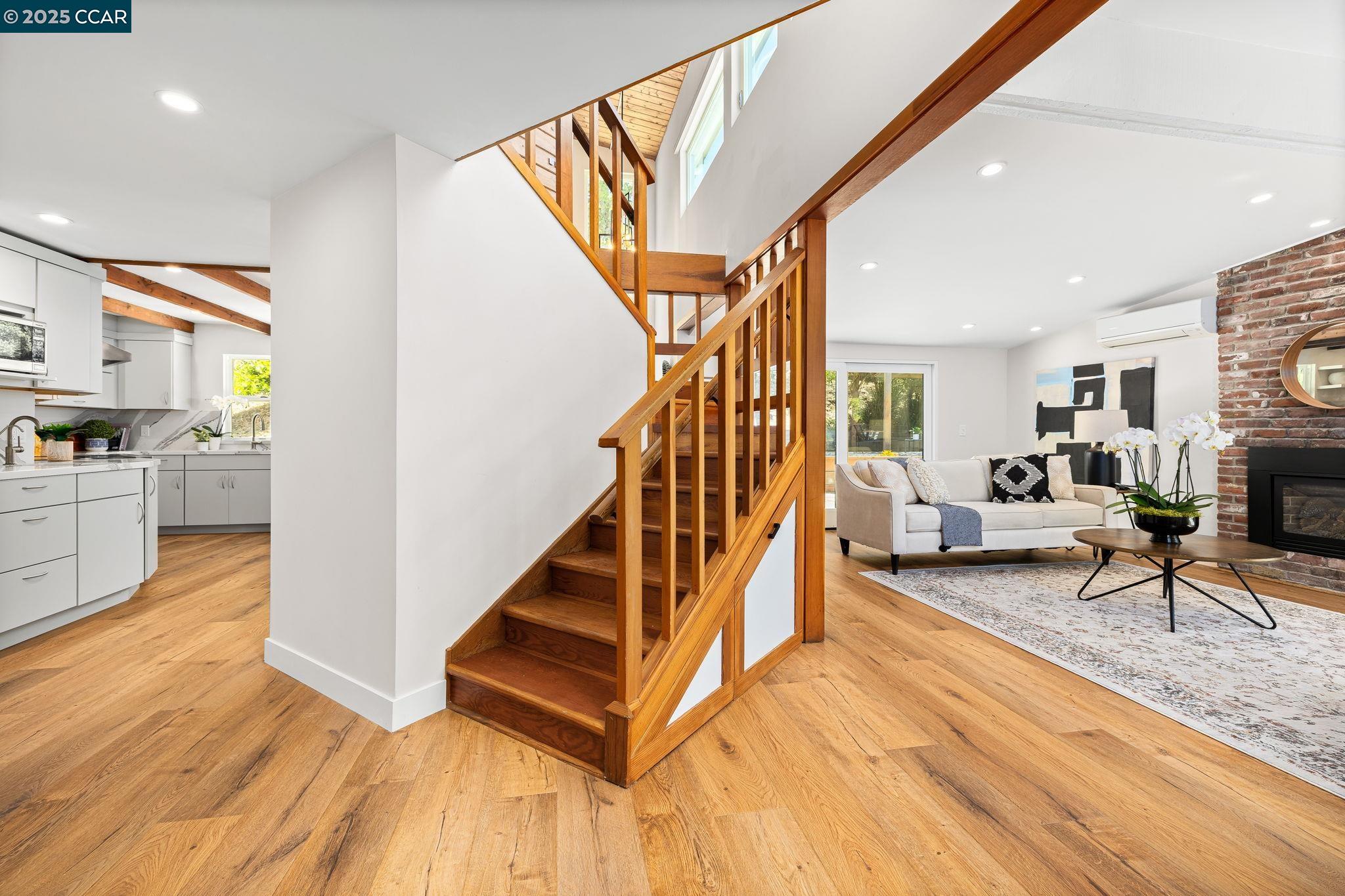 Detail Gallery Image 11 of 26 For 1725 Springbrook Rd, Lafayette,  CA 94549 - 5 Beds | 2 Baths