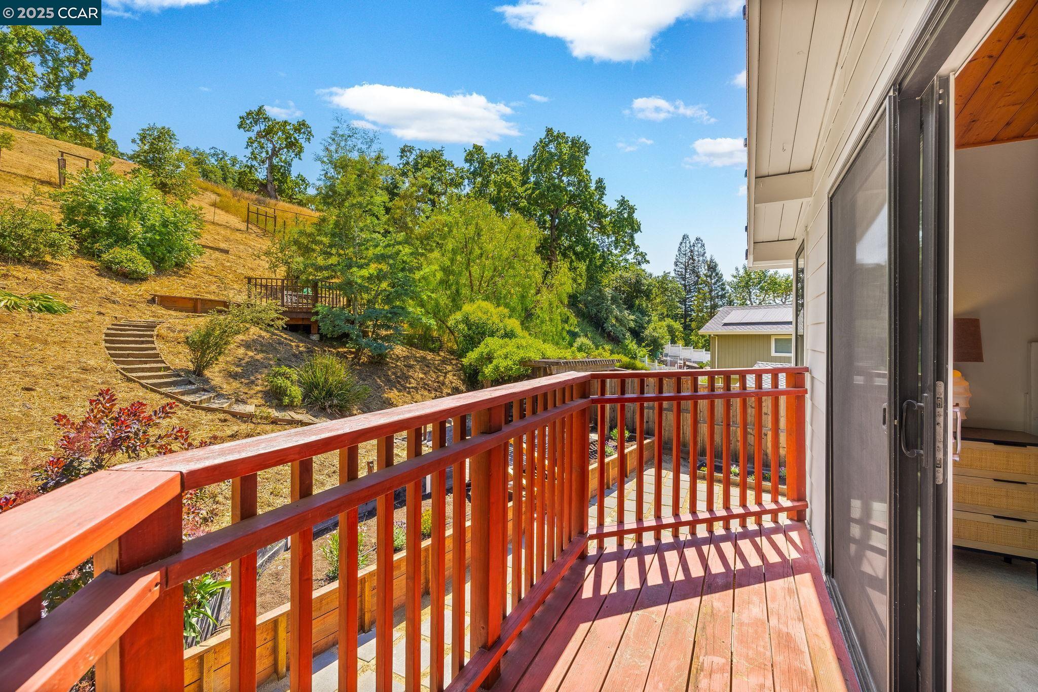 Detail Gallery Image 13 of 26 For 1725 Springbrook Rd, Lafayette,  CA 94549 - 5 Beds | 2 Baths