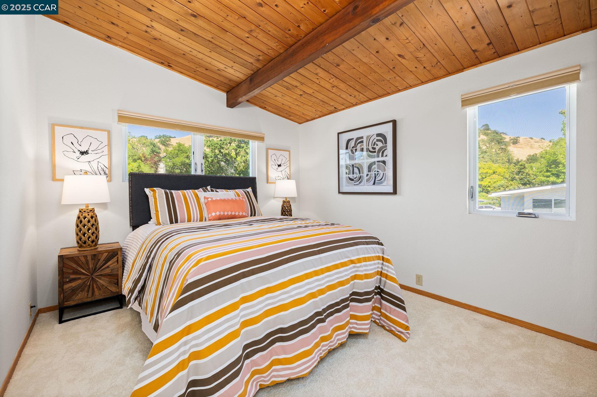 Detail Gallery Image 14 of 26 For 1725 Springbrook Rd, Lafayette,  CA 94549 - 5 Beds | 2 Baths