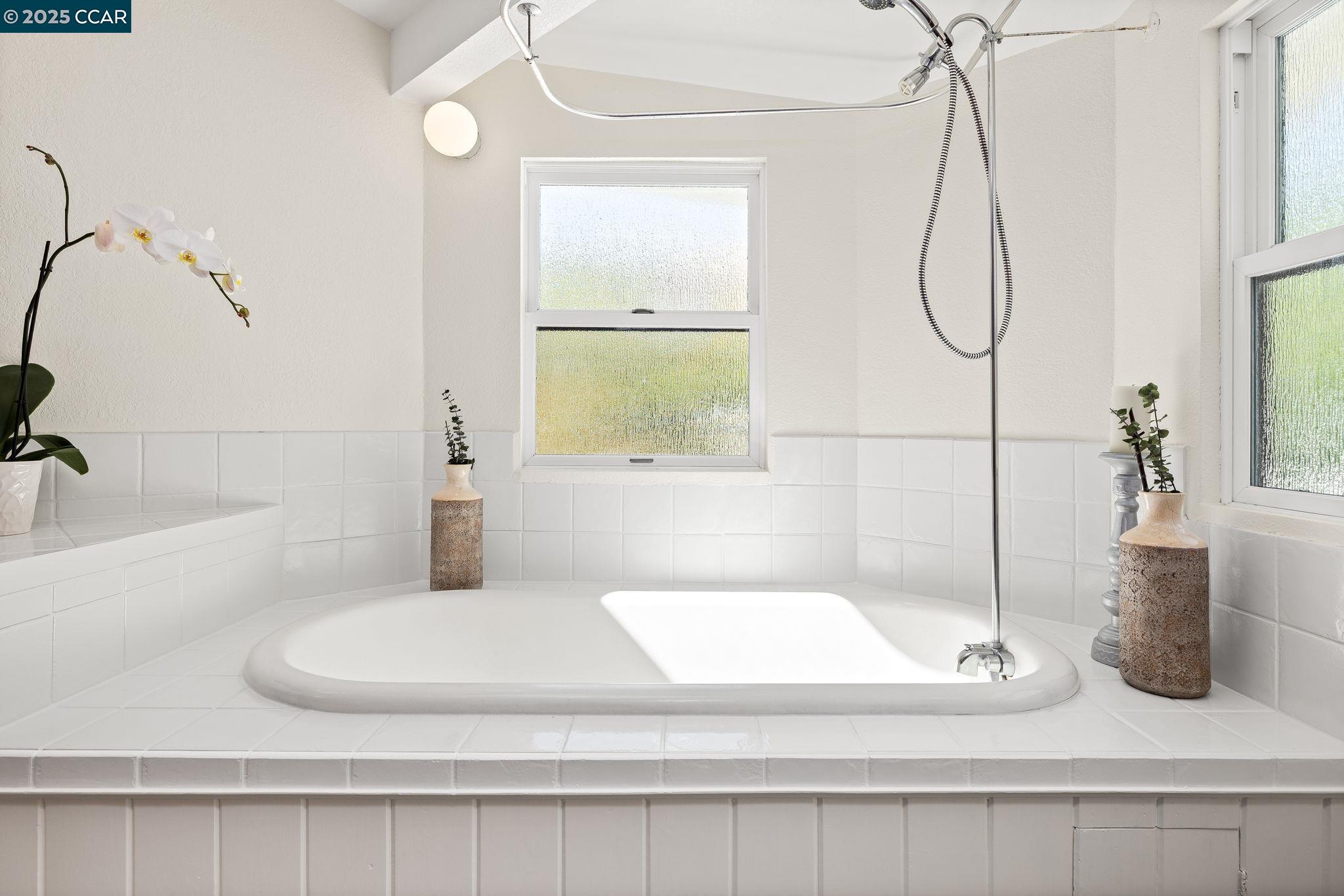 Detail Gallery Image 17 of 26 For 1725 Springbrook Rd, Lafayette,  CA 94549 - 5 Beds | 2 Baths
