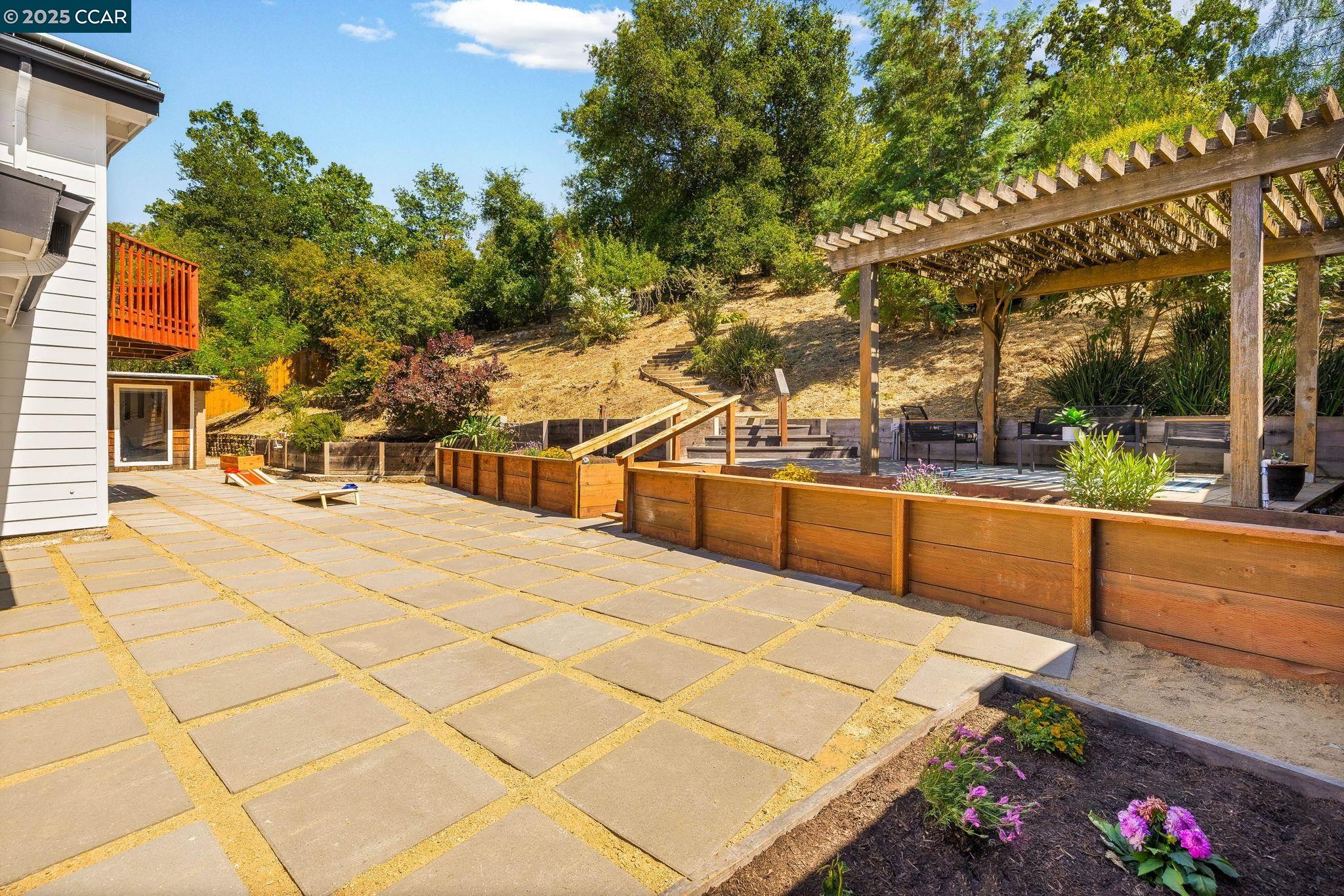 Detail Gallery Image 20 of 26 For 1725 Springbrook Rd, Lafayette,  CA 94549 - 5 Beds | 2 Baths
