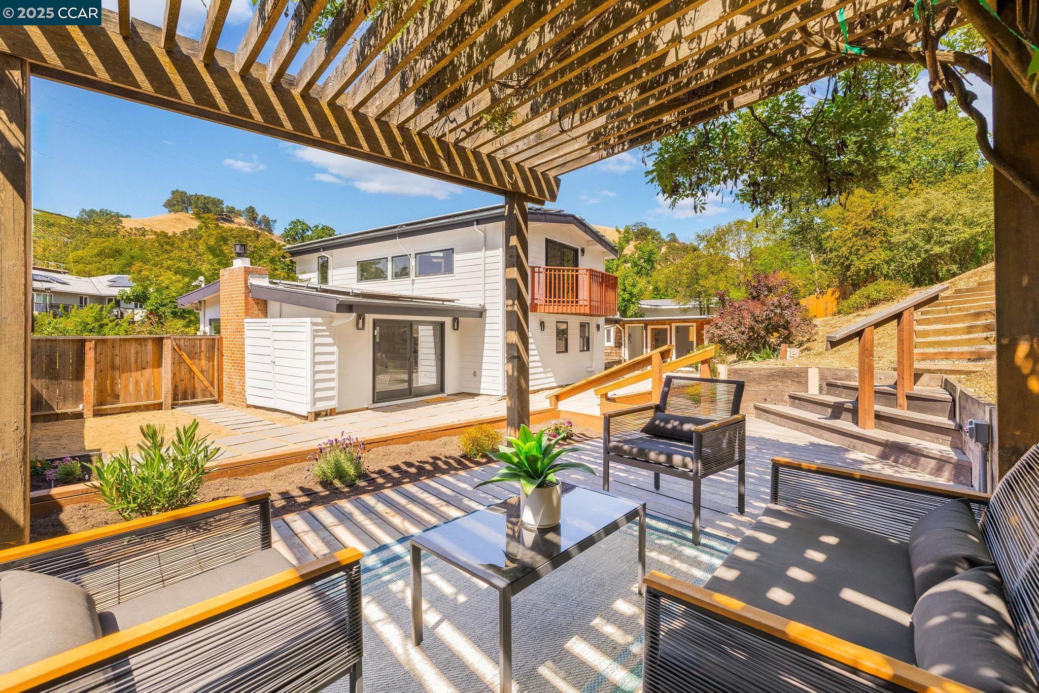 Detail Gallery Image 22 of 26 For 1725 Springbrook Rd, Lafayette,  CA 94549 - 5 Beds | 2 Baths