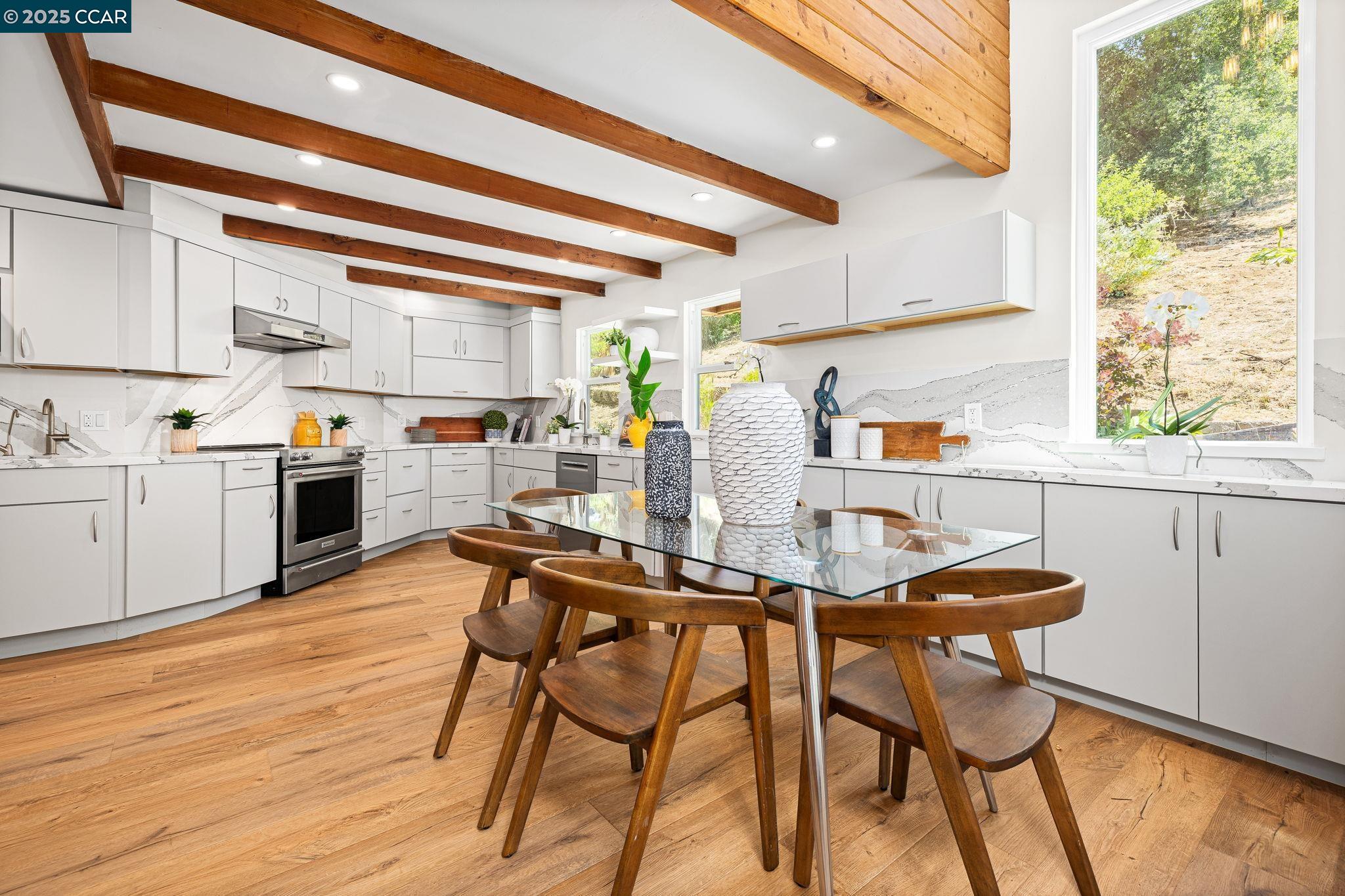 Detail Gallery Image 4 of 26 For 1725 Springbrook Rd, Lafayette,  CA 94549 - 5 Beds | 2 Baths