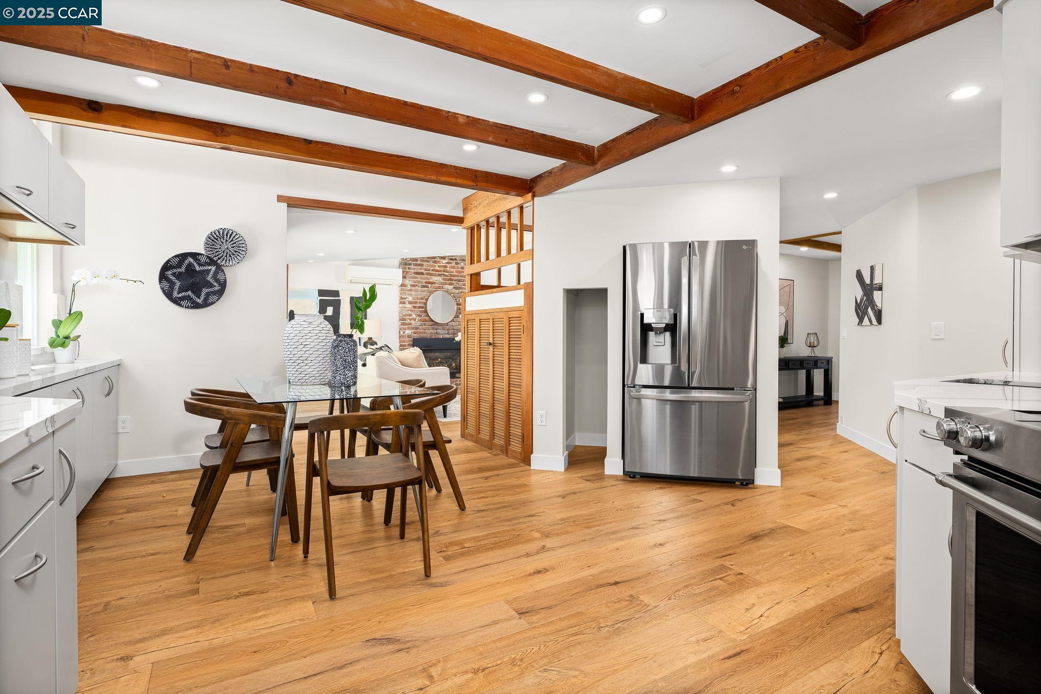 Detail Gallery Image 6 of 26 For 1725 Springbrook Rd, Lafayette,  CA 94549 - 5 Beds | 2 Baths