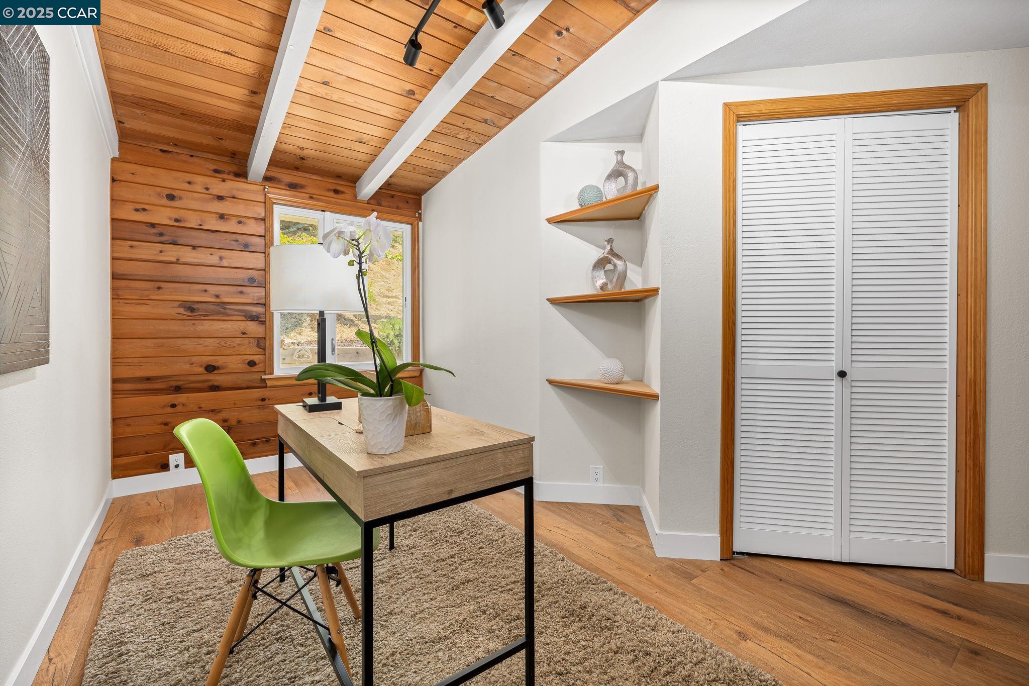 Detail Gallery Image 8 of 26 For 1725 Springbrook Rd, Lafayette,  CA 94549 - 5 Beds | 2 Baths