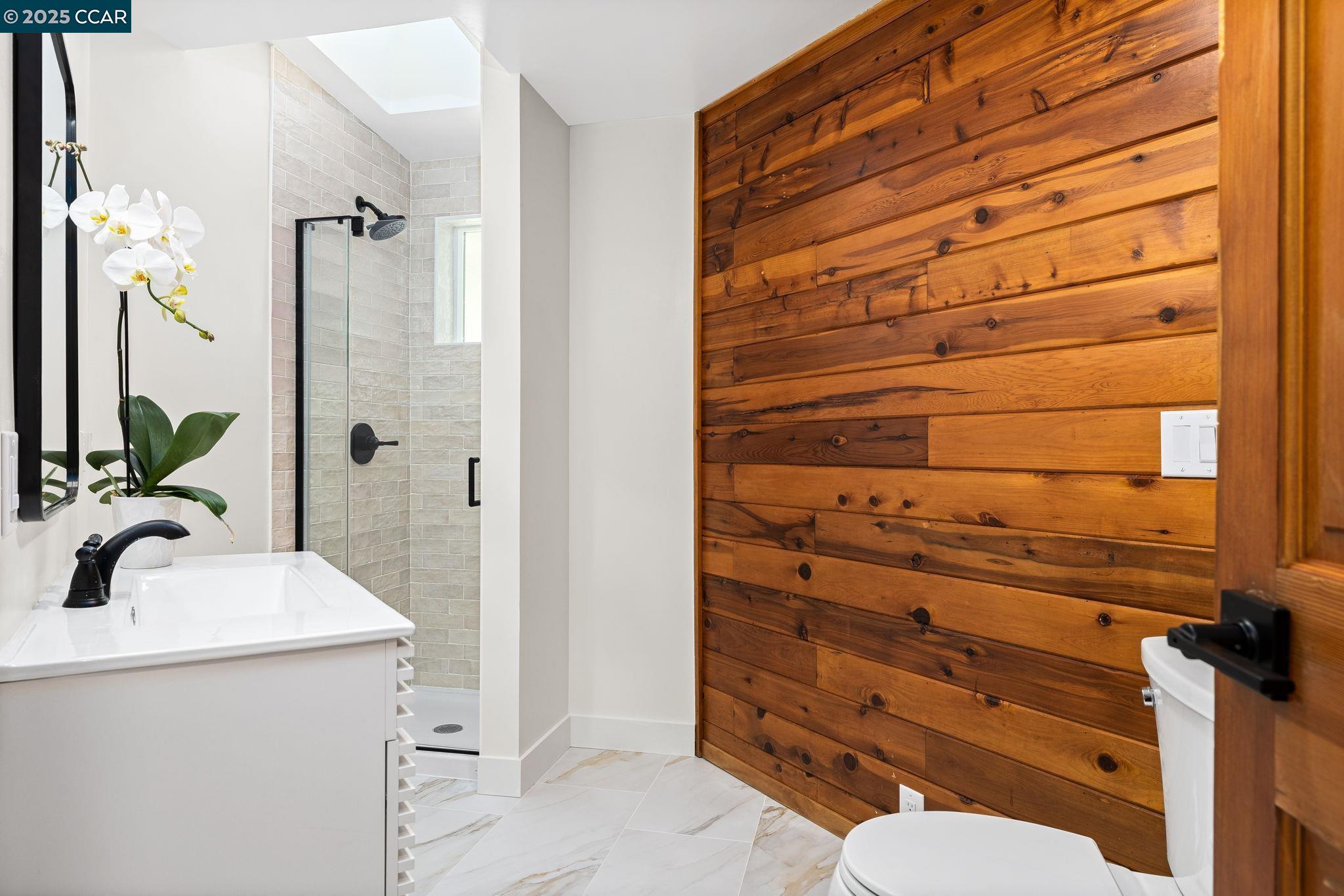 Detail Gallery Image 9 of 26 For 1725 Springbrook Rd, Lafayette,  CA 94549 - 5 Beds | 2 Baths