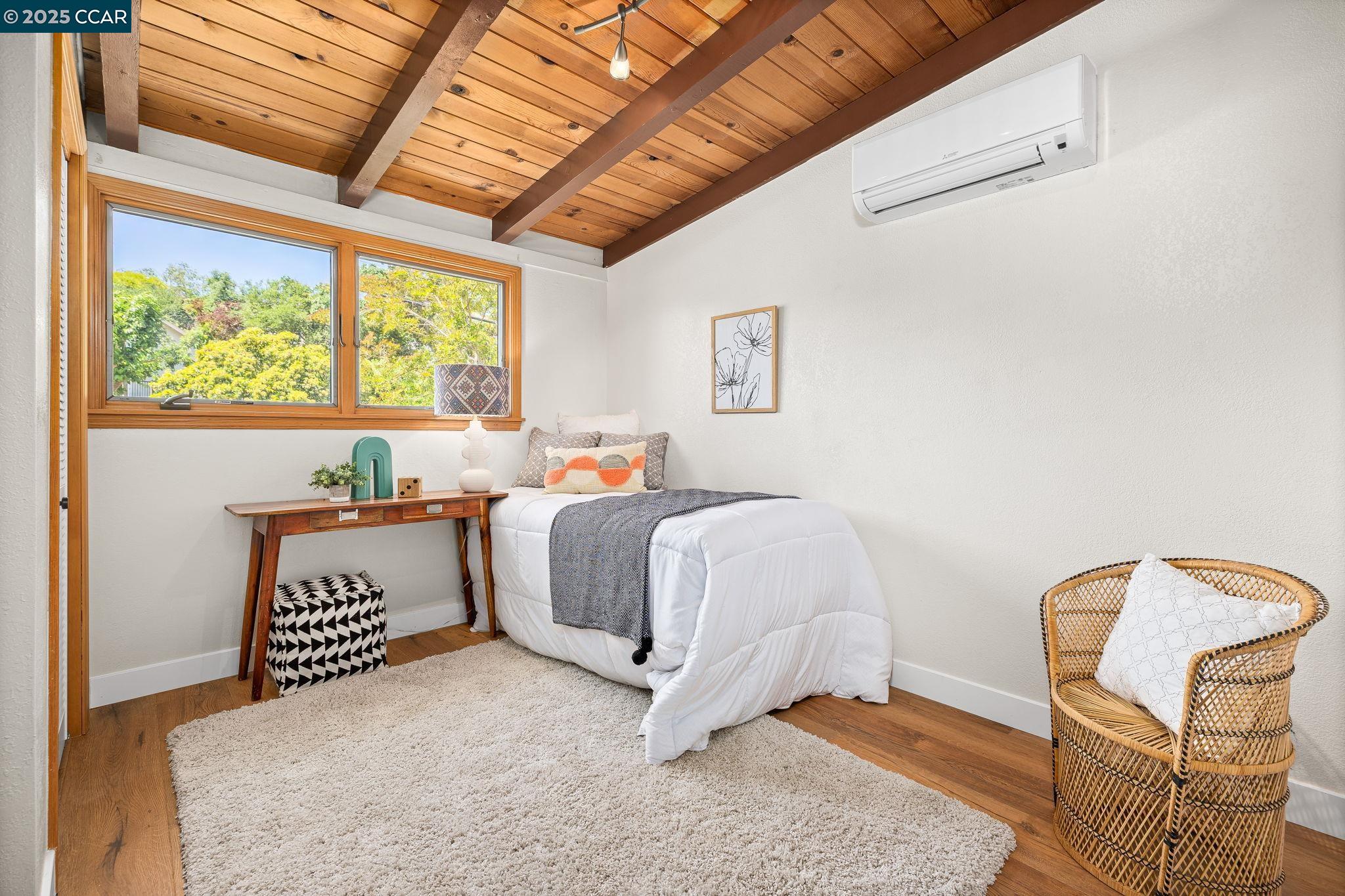 Detail Gallery Image 10 of 26 For 1725 Springbrook Rd, Lafayette,  CA 94549 - 5 Beds | 2 Baths