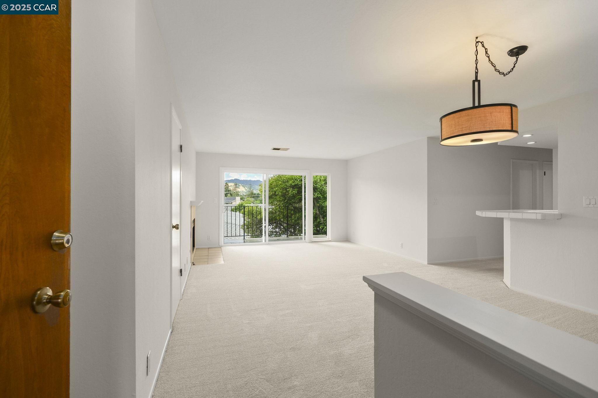 Detail Gallery Image 3 of 29 For 1077 Wesley Ct #7,  Walnut Creek,  CA 94597 - 2 Beds | 2 Baths
