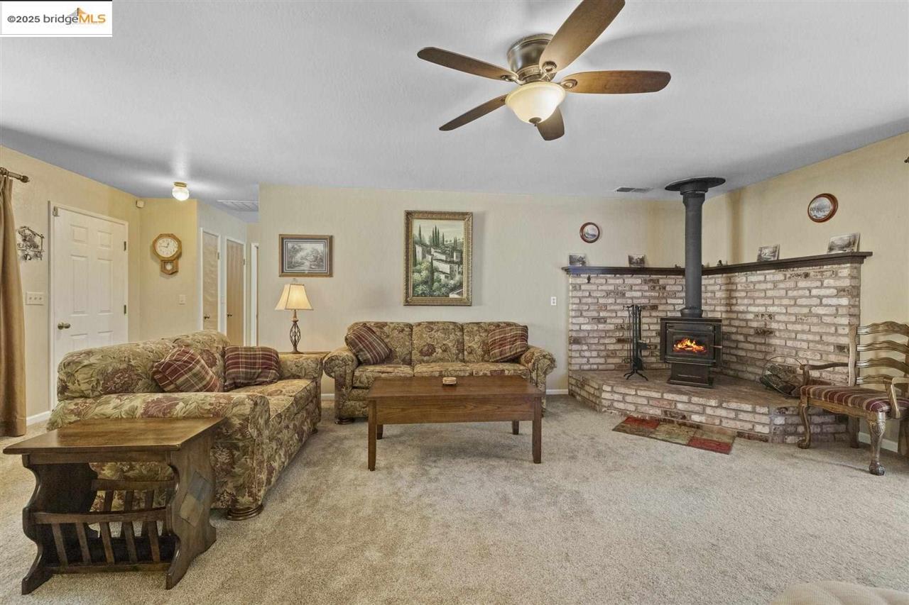Detail Gallery Image 4 of 31 For 16975 E Brookside, Sonora,  CA 95370 - 3 Beds | 2 Baths
