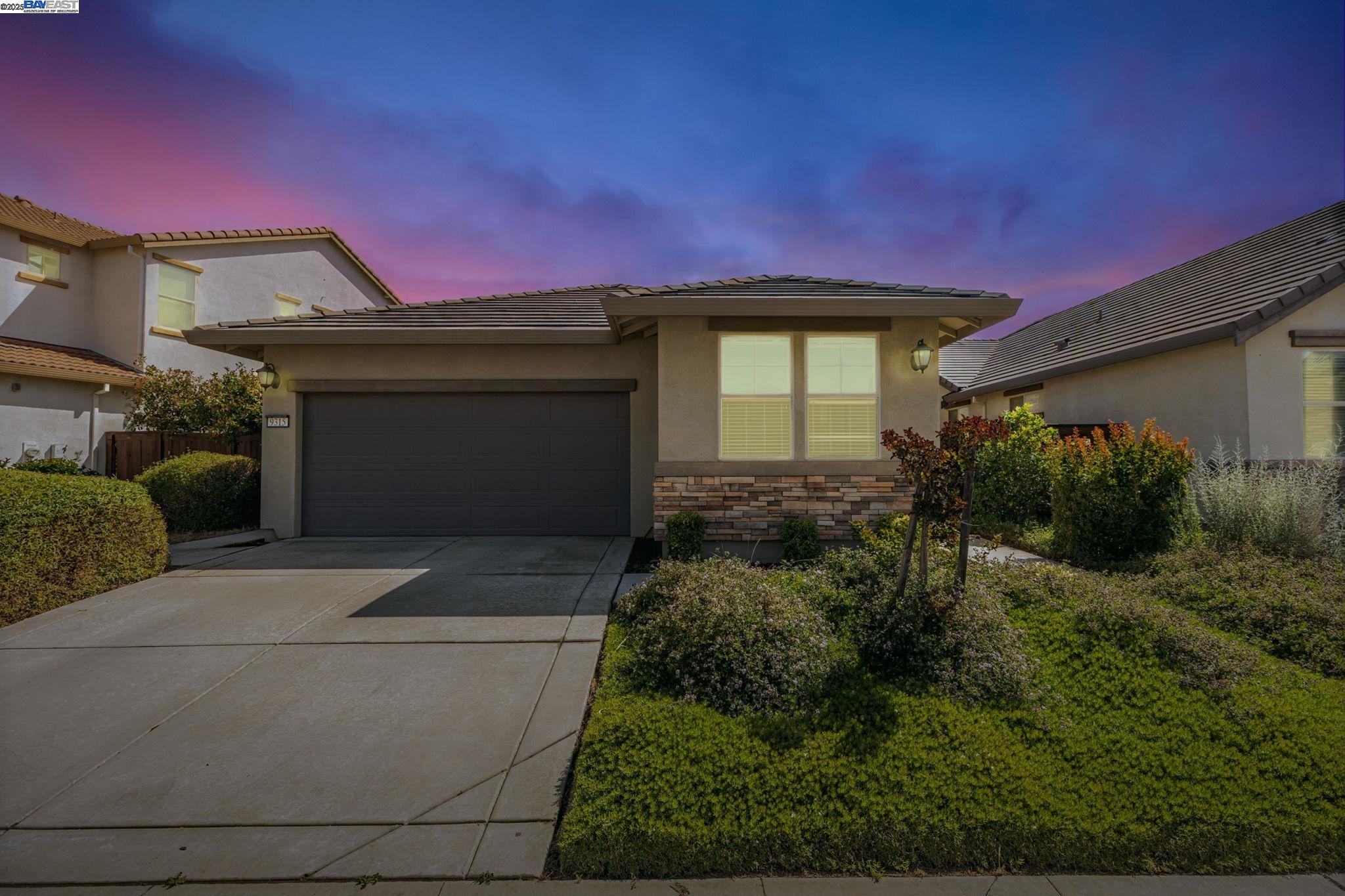 Detail Gallery Image 1 of 50 For 9315 Wild Lilac Cir, Sacramento,  CA 95829 - 4 Beds | 2 Baths