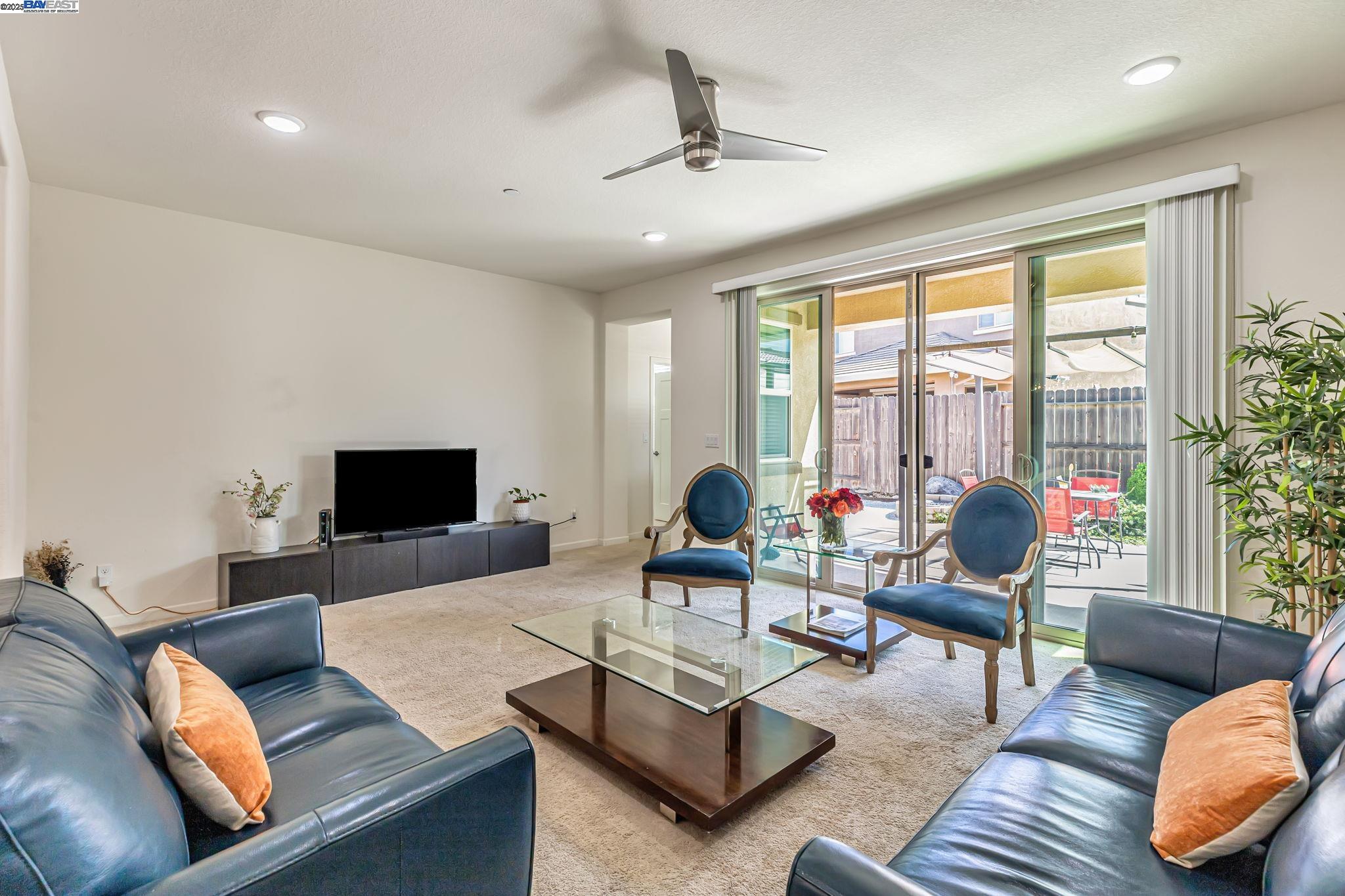 Detail Gallery Image 12 of 50 For 9315 Wild Lilac Cir, Sacramento,  CA 95829 - 4 Beds | 2 Baths