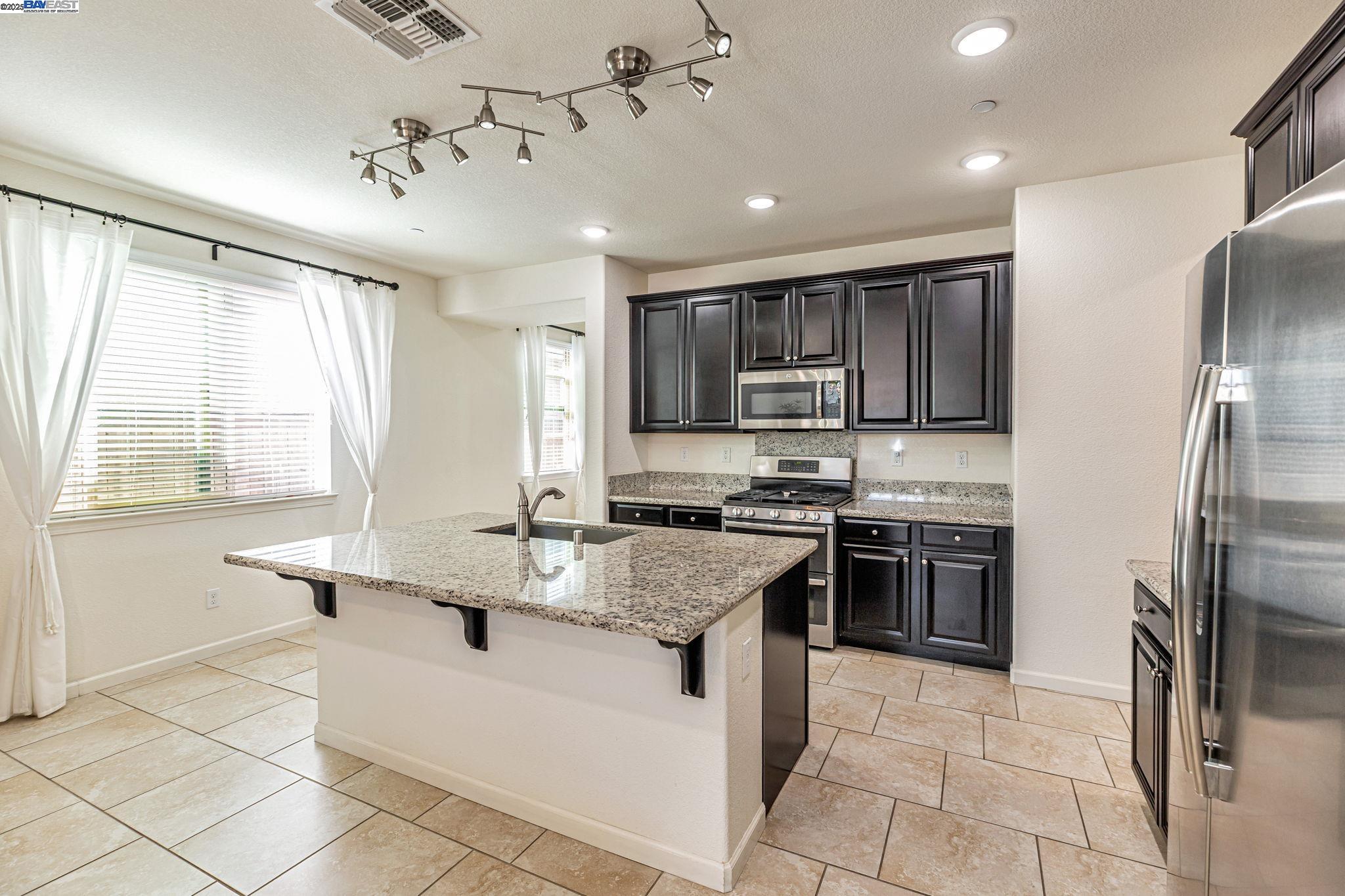 Detail Gallery Image 15 of 50 For 9315 Wild Lilac Cir, Sacramento,  CA 95829 - 4 Beds | 2 Baths