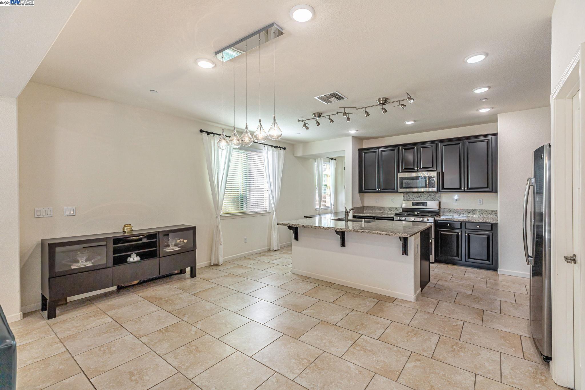 Detail Gallery Image 18 of 50 For 9315 Wild Lilac Cir, Sacramento,  CA 95829 - 4 Beds | 2 Baths