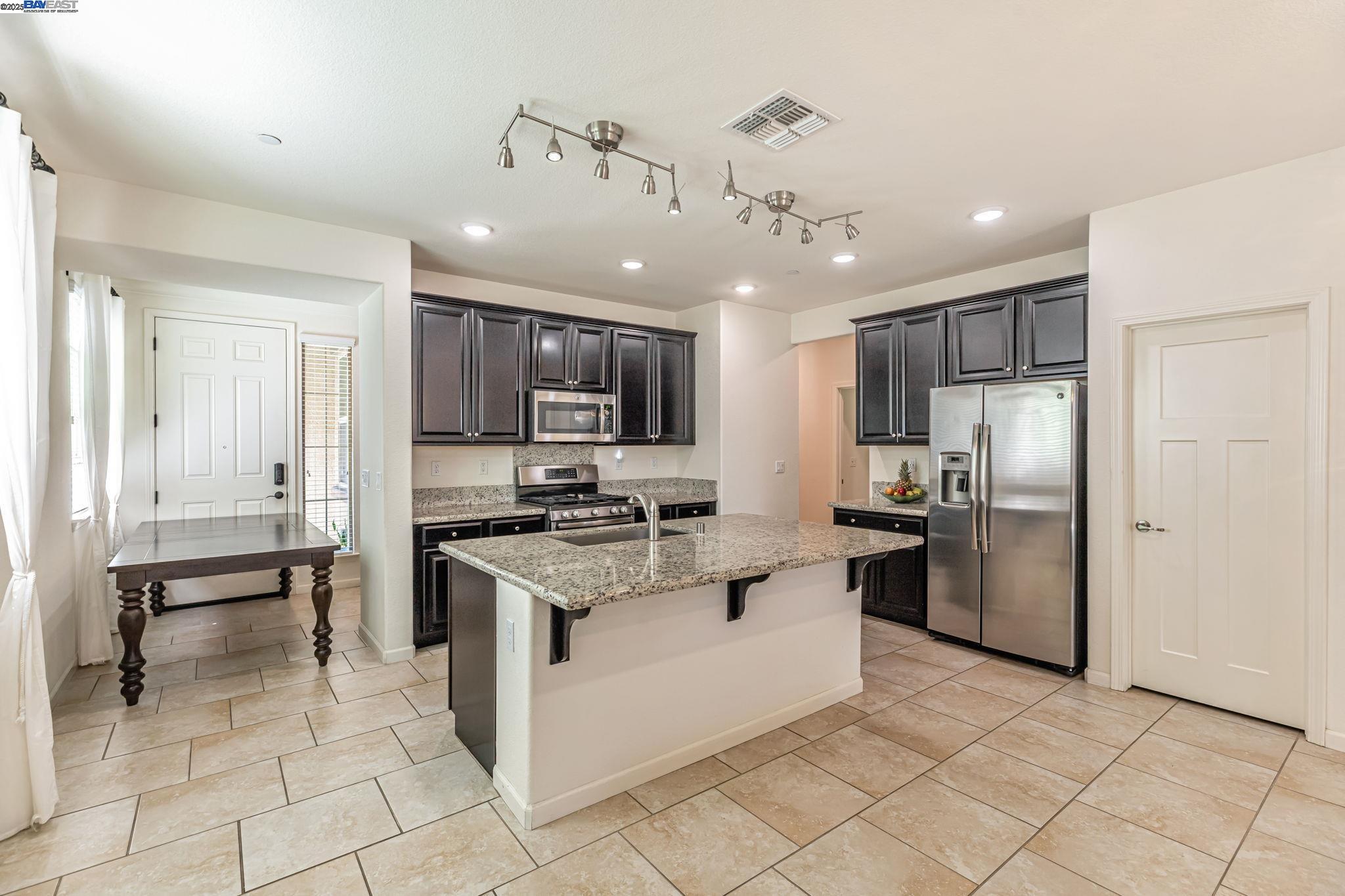 Detail Gallery Image 19 of 50 For 9315 Wild Lilac Cir, Sacramento,  CA 95829 - 4 Beds | 2 Baths