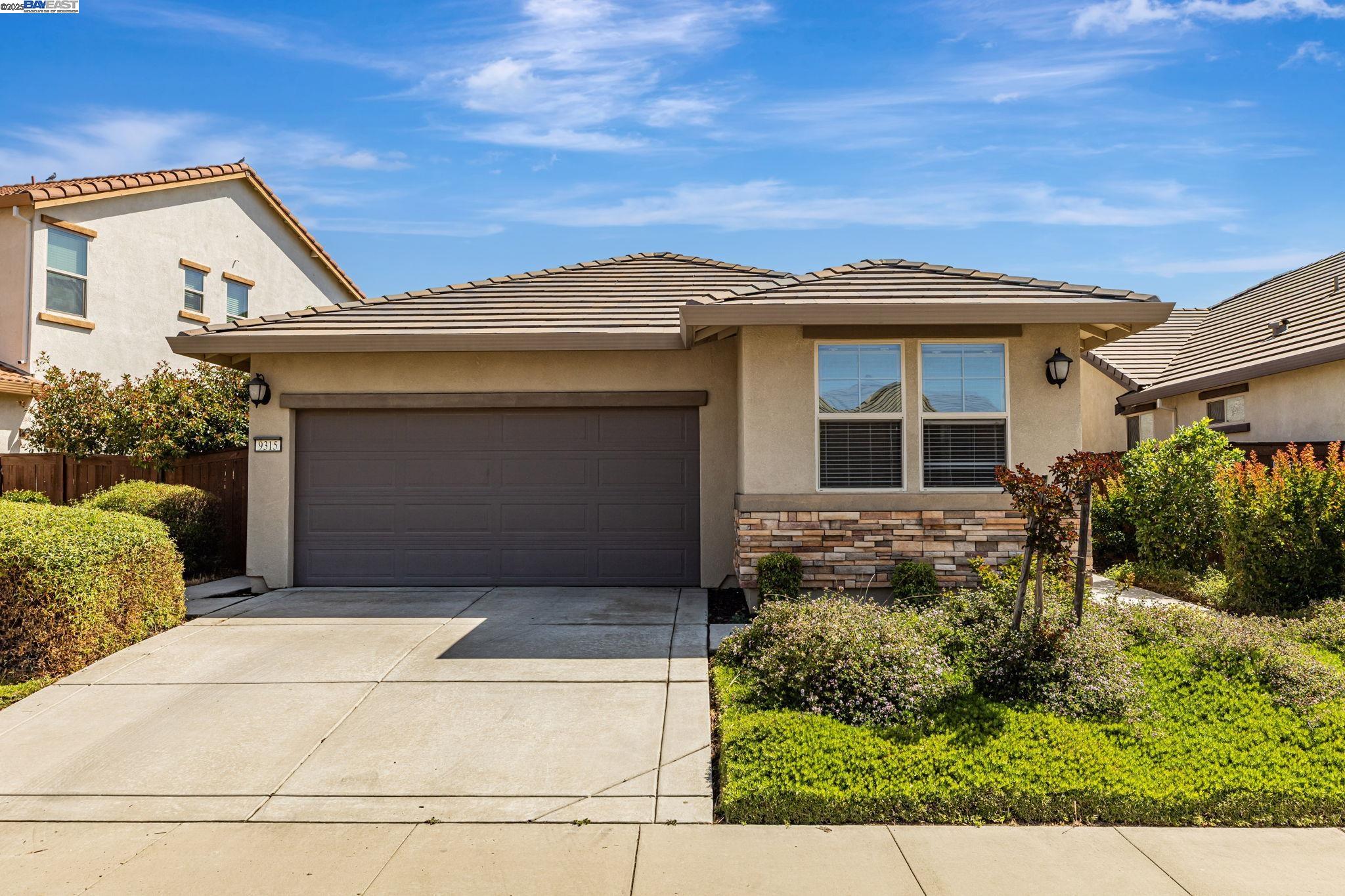 Detail Gallery Image 3 of 50 For 9315 Wild Lilac Cir, Sacramento,  CA 95829 - 4 Beds | 2 Baths