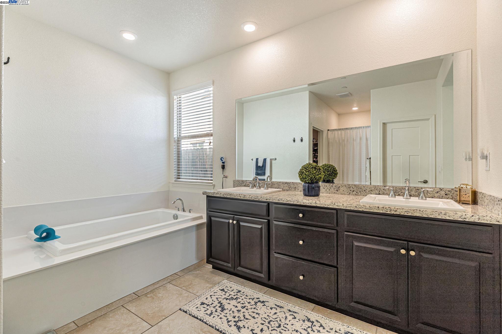 Detail Gallery Image 41 of 50 For 9315 Wild Lilac Cir, Sacramento,  CA 95829 - 4 Beds | 2 Baths