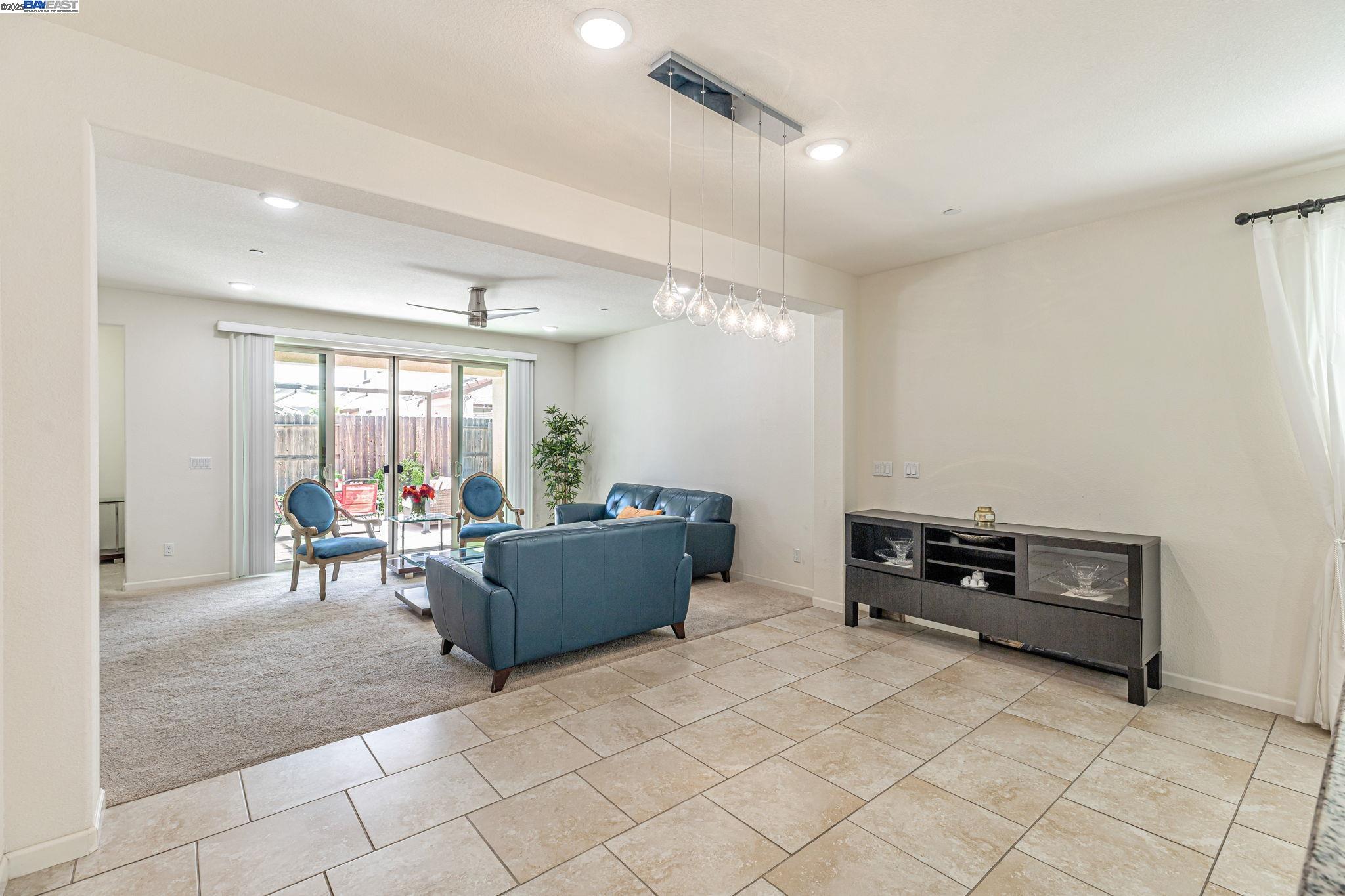 Detail Gallery Image 8 of 50 For 9315 Wild Lilac Cir, Sacramento,  CA 95829 - 4 Beds | 2 Baths