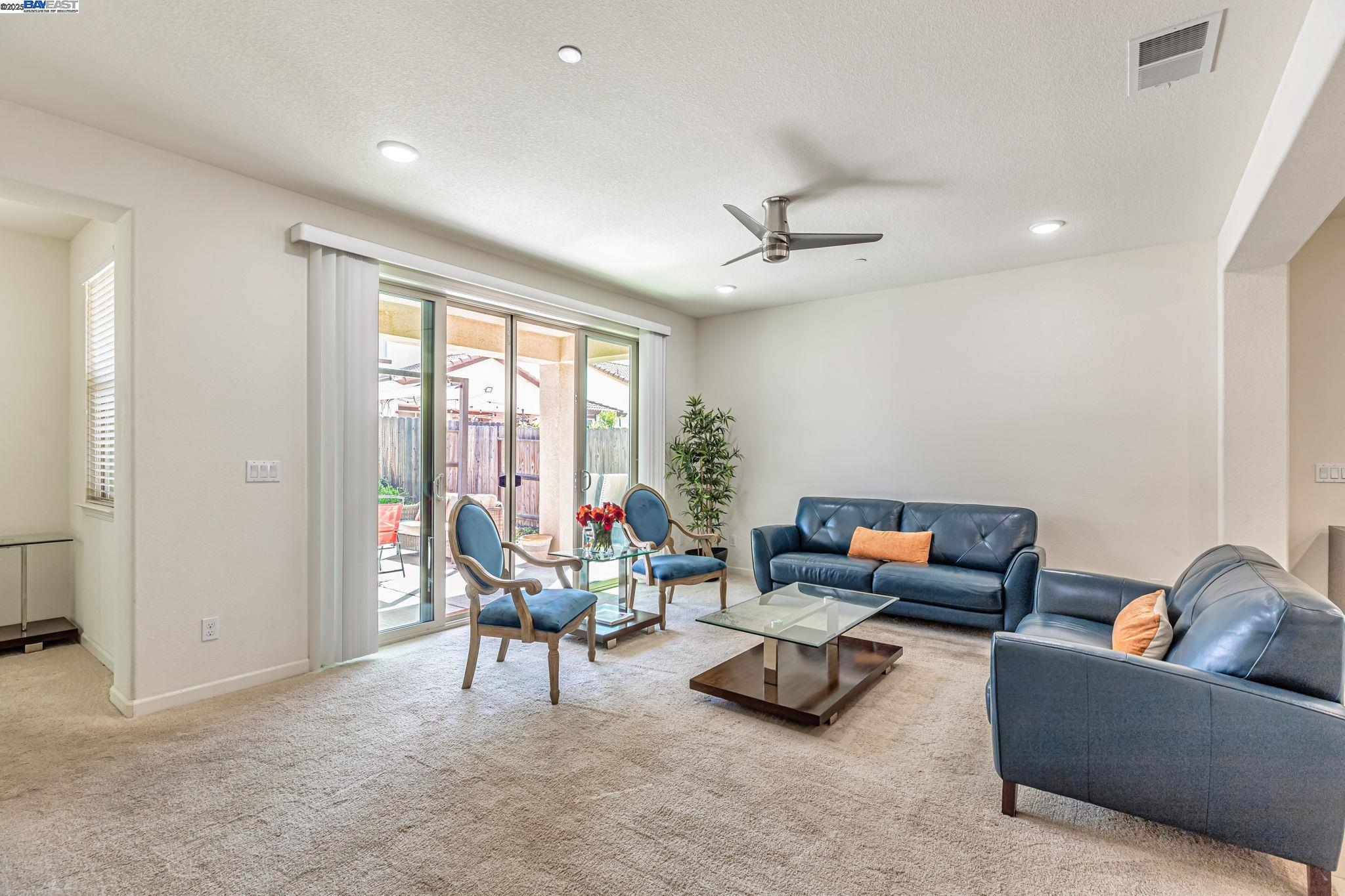 Detail Gallery Image 9 of 50 For 9315 Wild Lilac Cir, Sacramento,  CA 95829 - 4 Beds | 2 Baths
