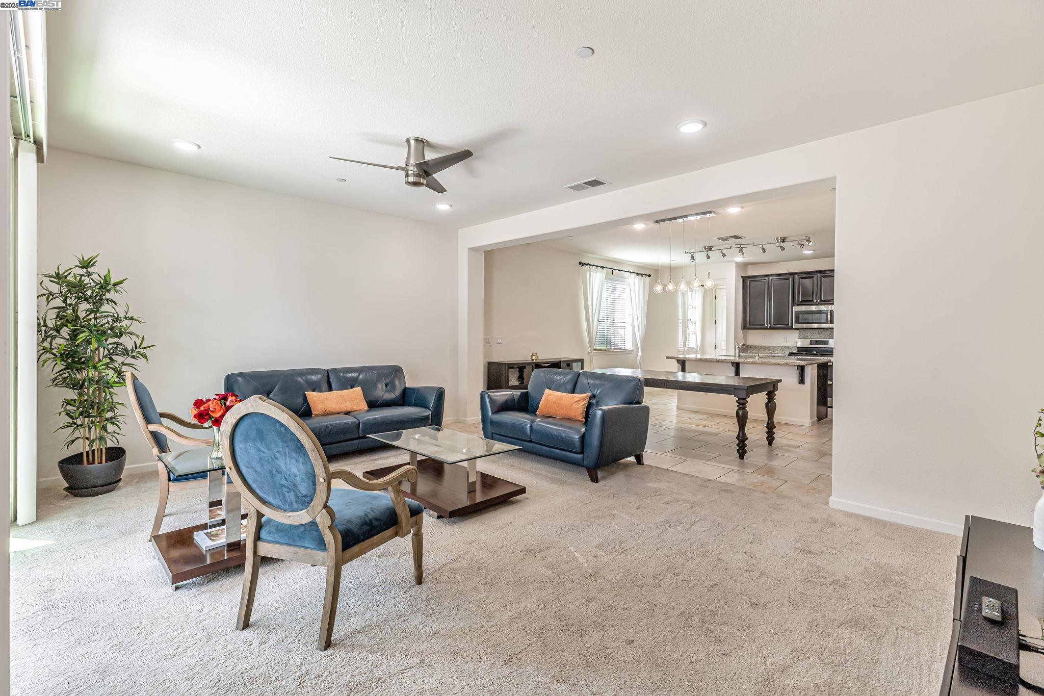 Detail Gallery Image 10 of 50 For 9315 Wild Lilac Cir, Sacramento,  CA 95829 - 4 Beds | 2 Baths