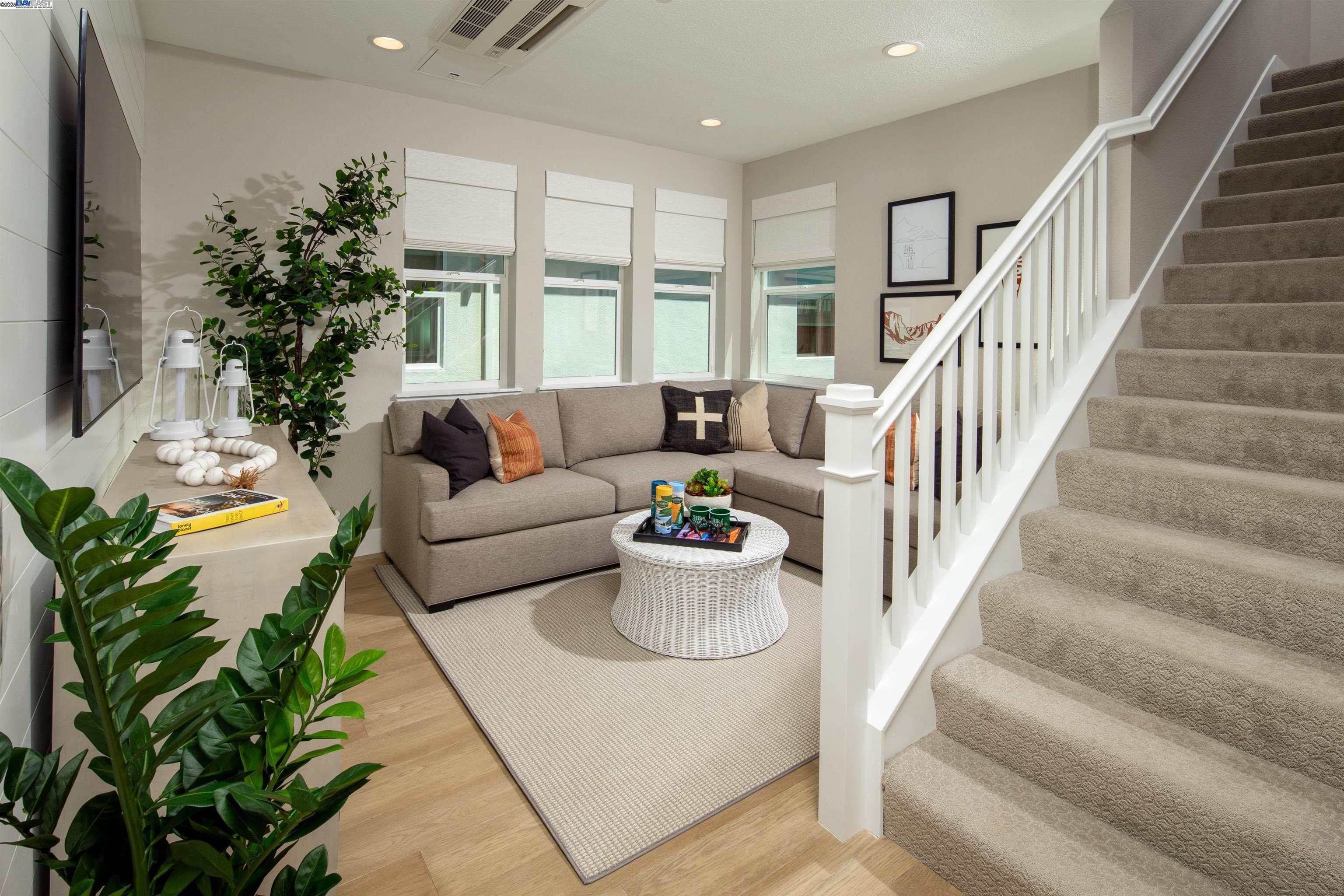 Detail Gallery Image 12 of 14 For 347 Cordelia Drive, Napa,  CA 94558 - 4 Beds | 3 Baths