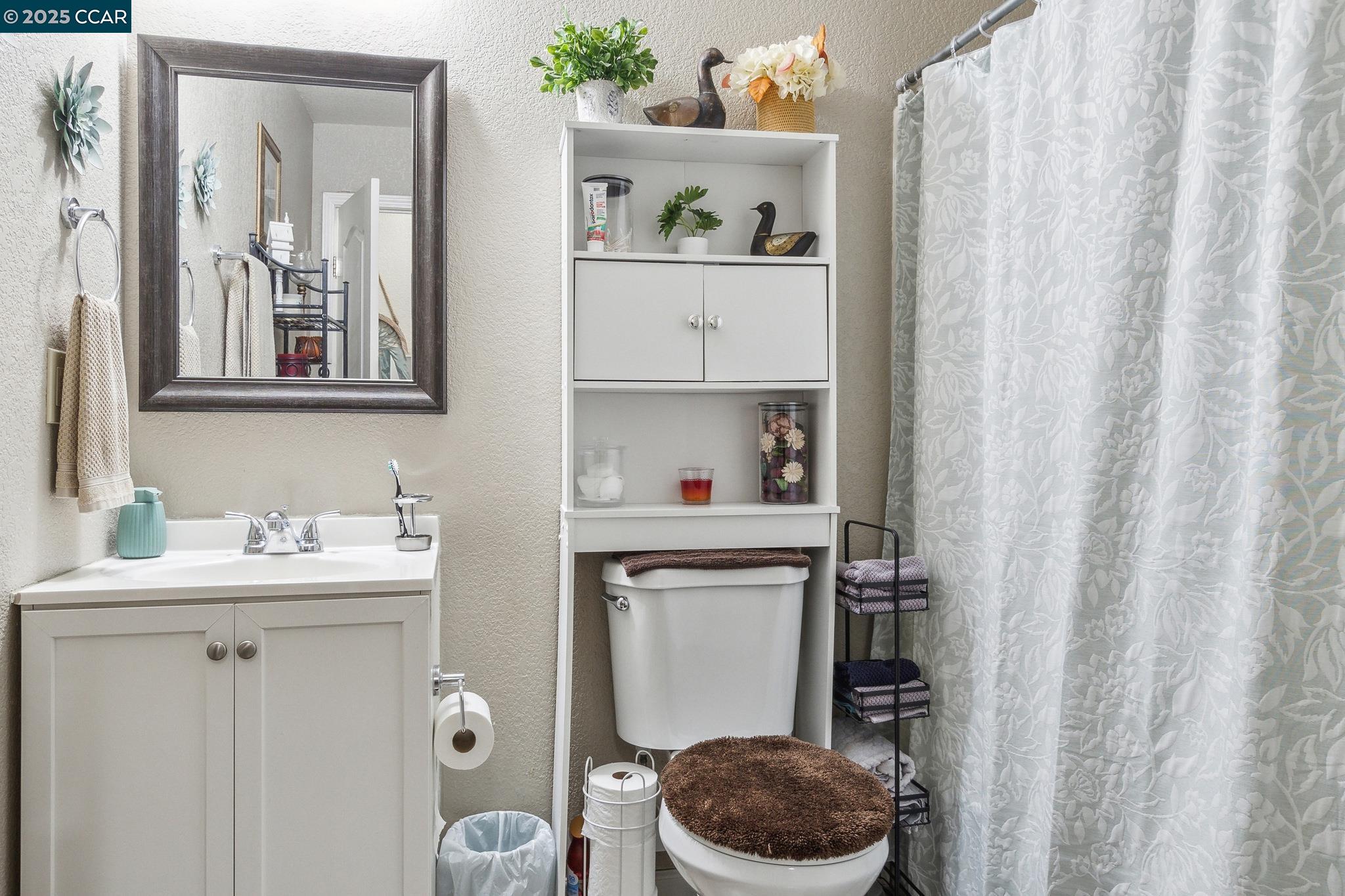 Detail Gallery Image 12 of 16 For 3032 Guernsey Ave, Stockton,  CA 95205 - 3 Beds | 2 Baths