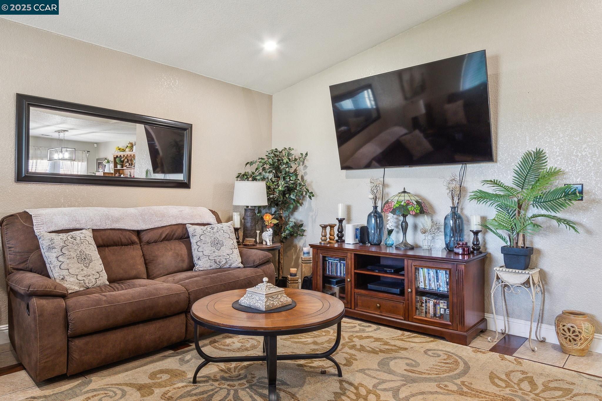 Detail Gallery Image 5 of 16 For 3032 Guernsey Ave, Stockton,  CA 95205 - 3 Beds | 2 Baths
