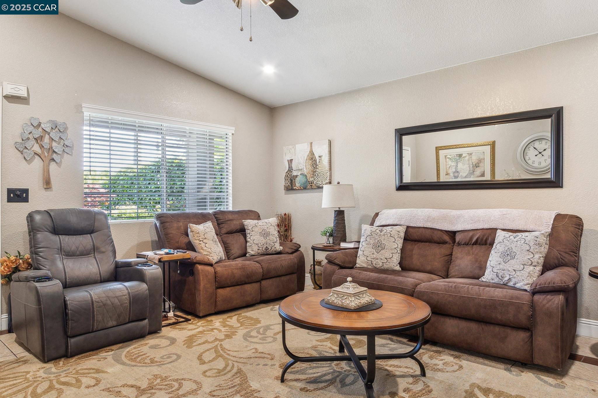 Detail Gallery Image 6 of 16 For 3032 Guernsey Ave, Stockton,  CA 95205 - 3 Beds | 2 Baths