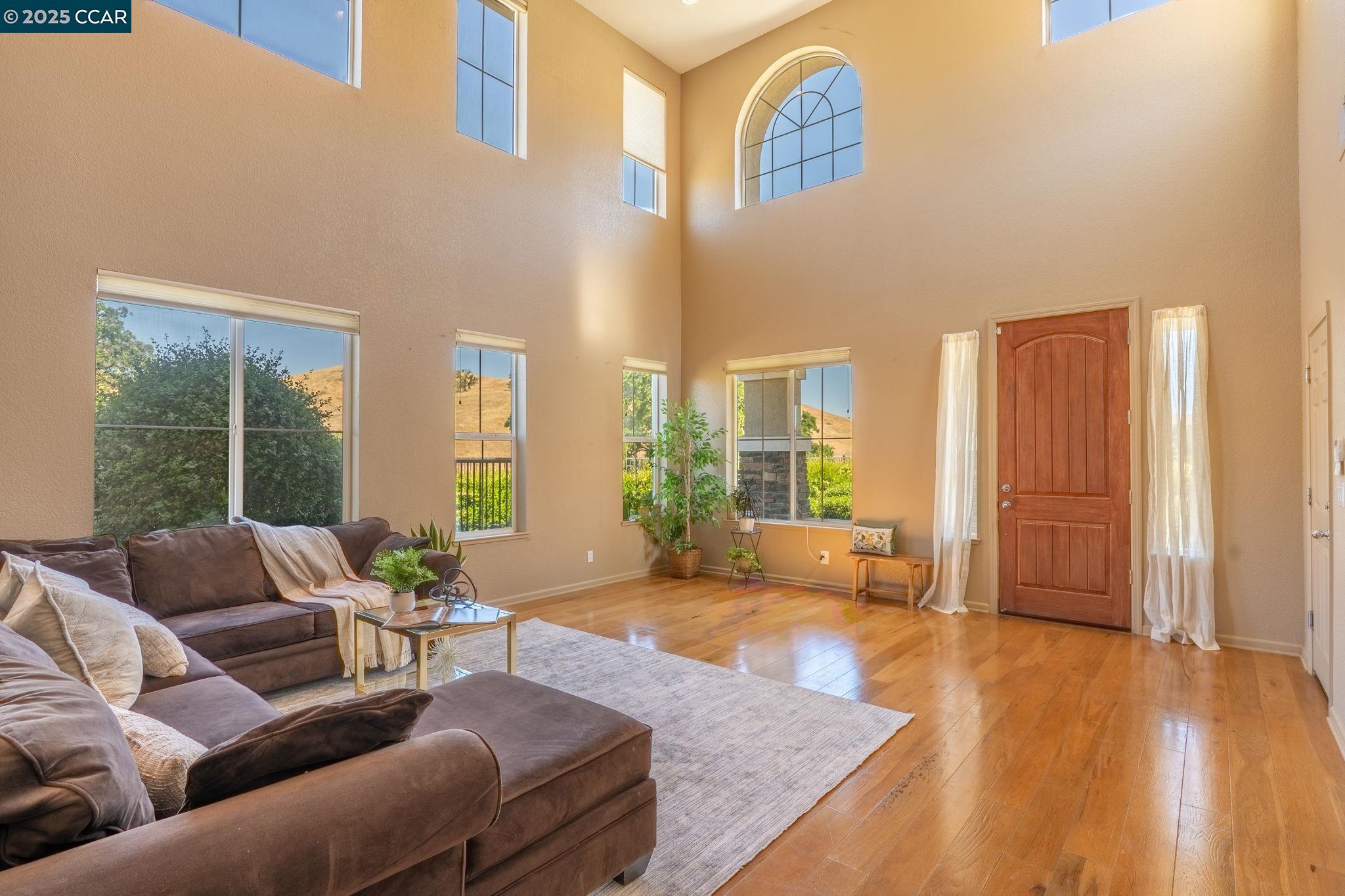 Detail Gallery Image 8 of 53 For 9028 Tee Box Ct, Patterson,  CA 95363 - 4 Beds | 3/1 Baths