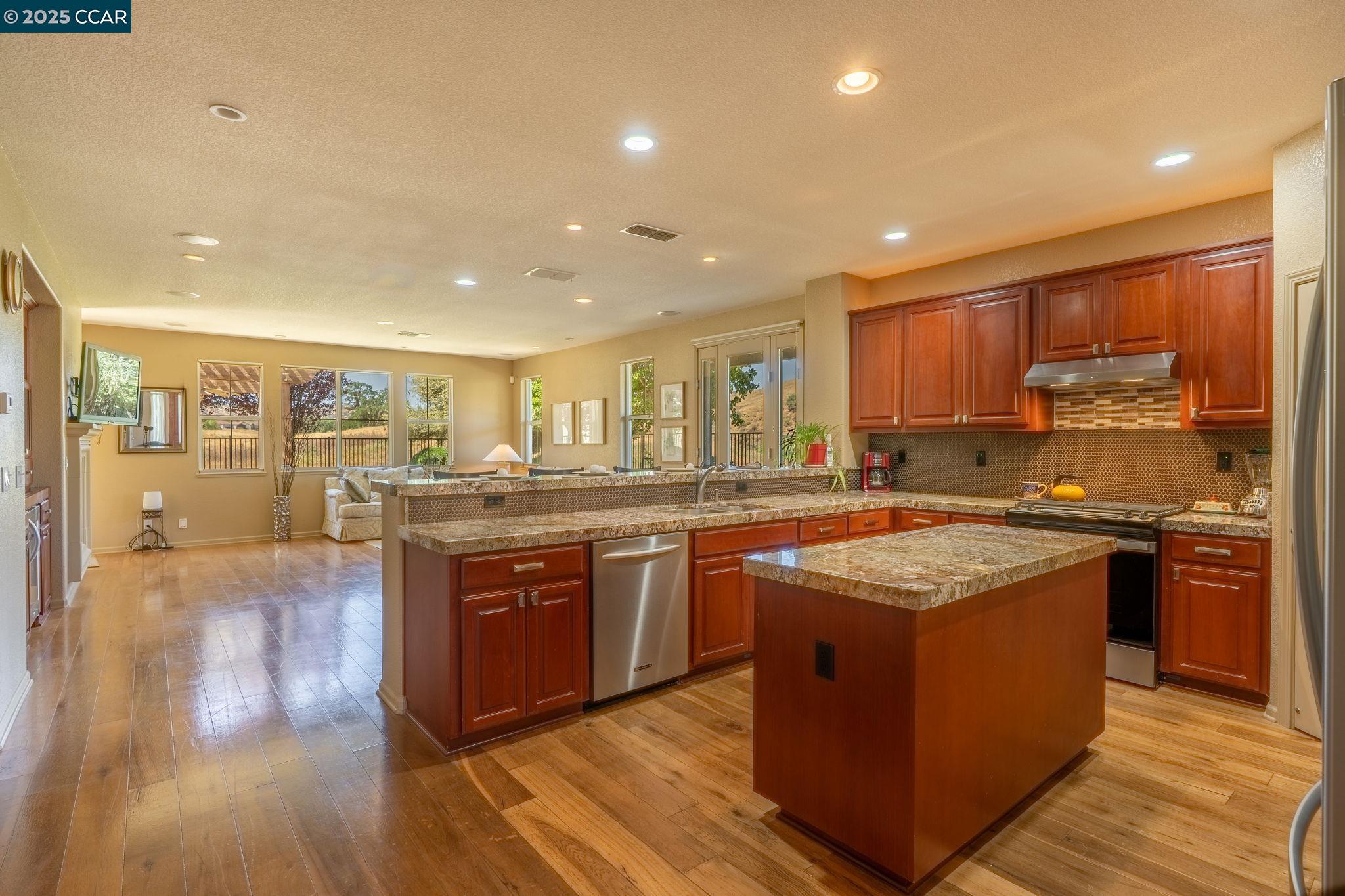 Detail Gallery Image 9 of 53 For 9028 Tee Box Ct, Patterson,  CA 95363 - 4 Beds | 3/1 Baths