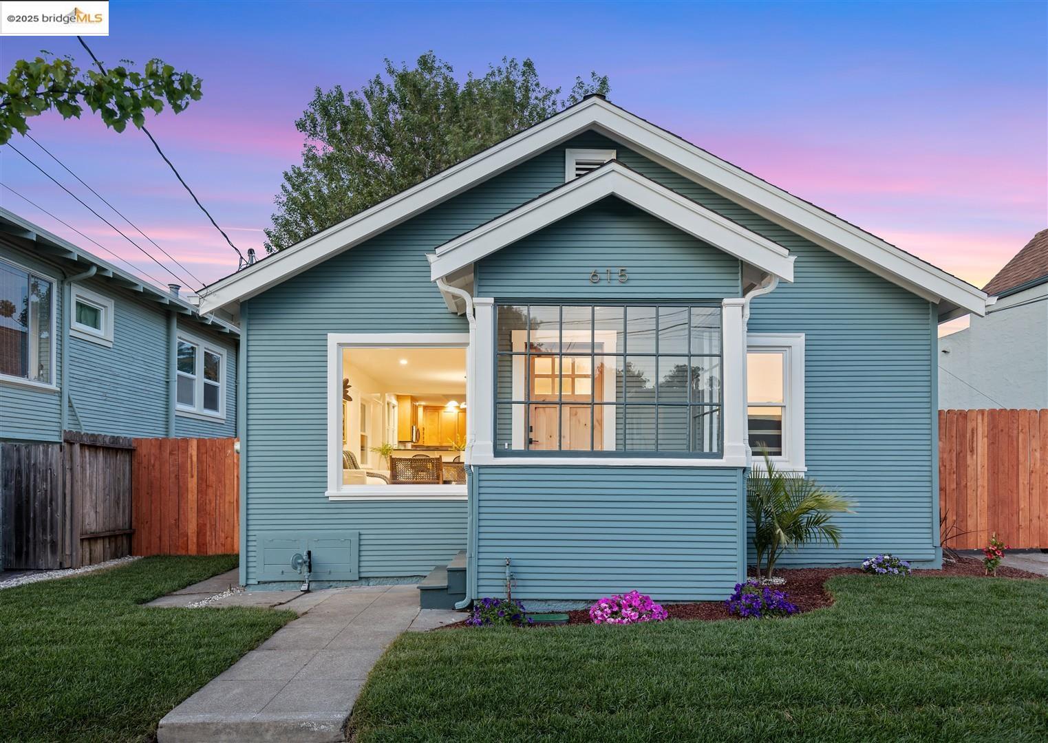 Detail Gallery Image 2 of 49 For 615 Kains Ave, Albany,  CA 94706 - 3 Beds | 2 Baths
