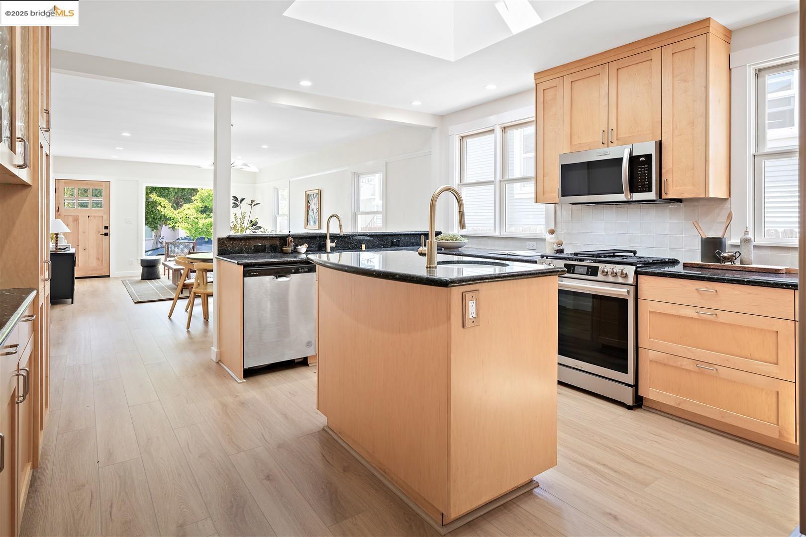 Detail Gallery Image 11 of 49 For 615 Kains Ave, Albany,  CA 94706 - 3 Beds | 2 Baths