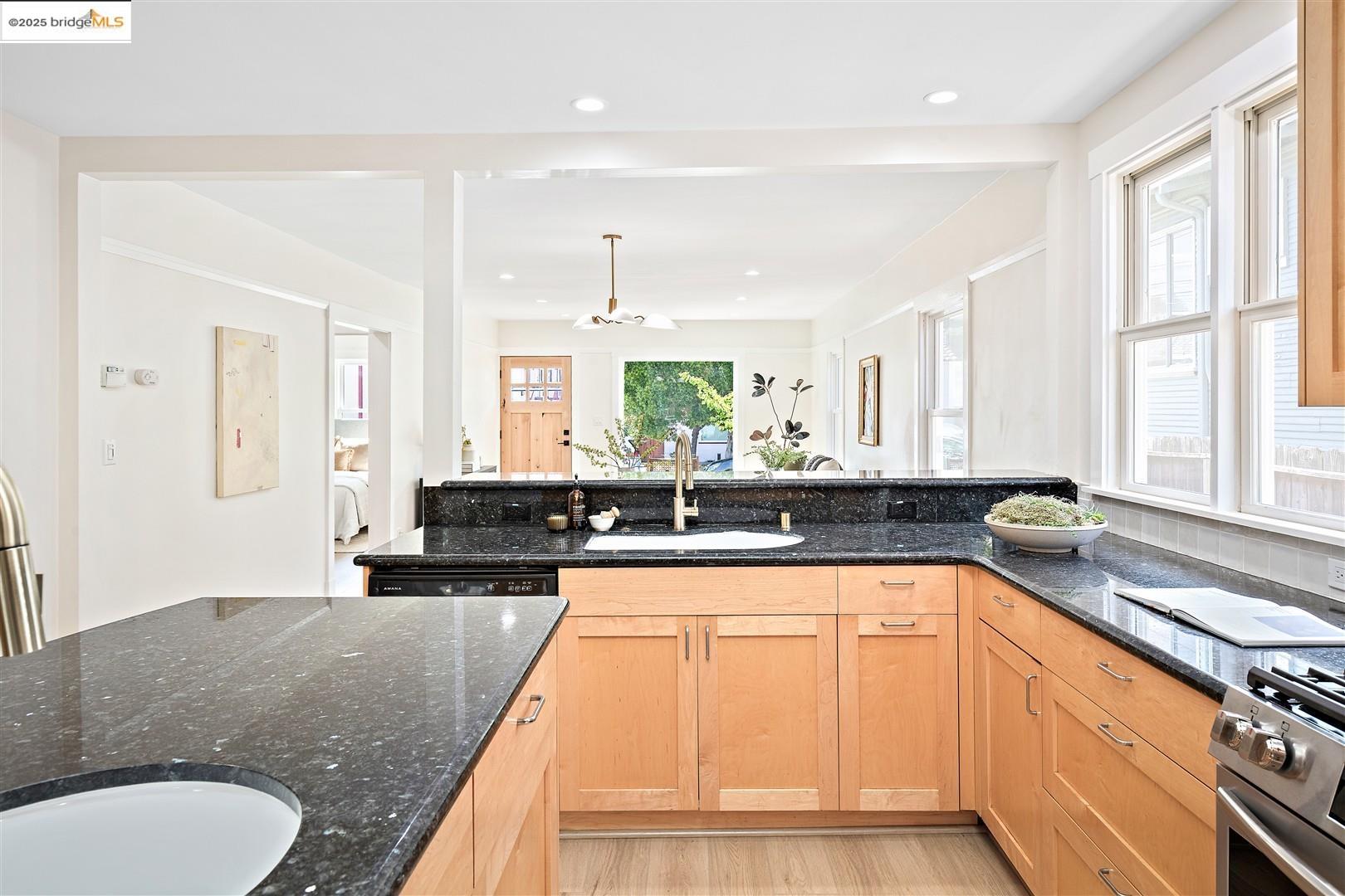 Detail Gallery Image 12 of 49 For 615 Kains Ave, Albany,  CA 94706 - 3 Beds | 2 Baths