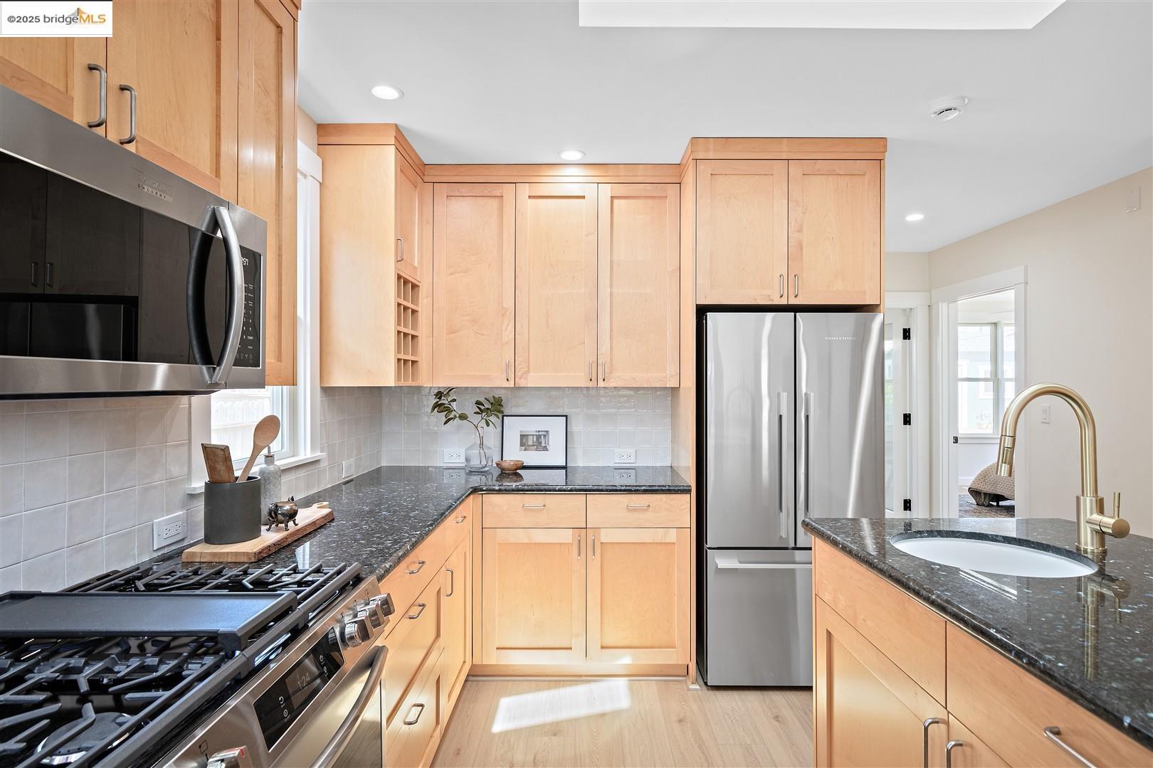 Detail Gallery Image 13 of 49 For 615 Kains Ave, Albany,  CA 94706 - 3 Beds | 2 Baths