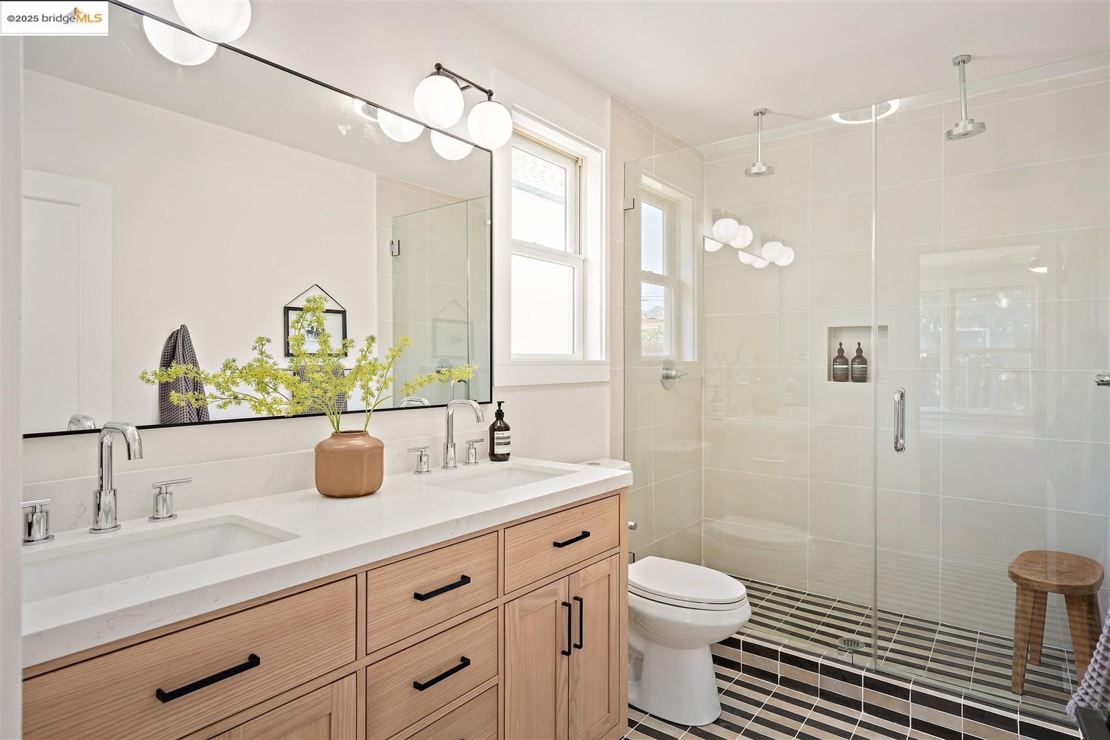 Detail Gallery Image 17 of 49 For 615 Kains Ave, Albany,  CA 94706 - 3 Beds | 2 Baths