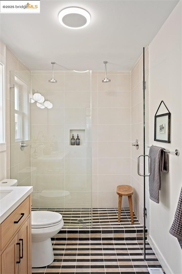 Detail Gallery Image 18 of 49 For 615 Kains Ave, Albany,  CA 94706 - 3 Beds | 2 Baths