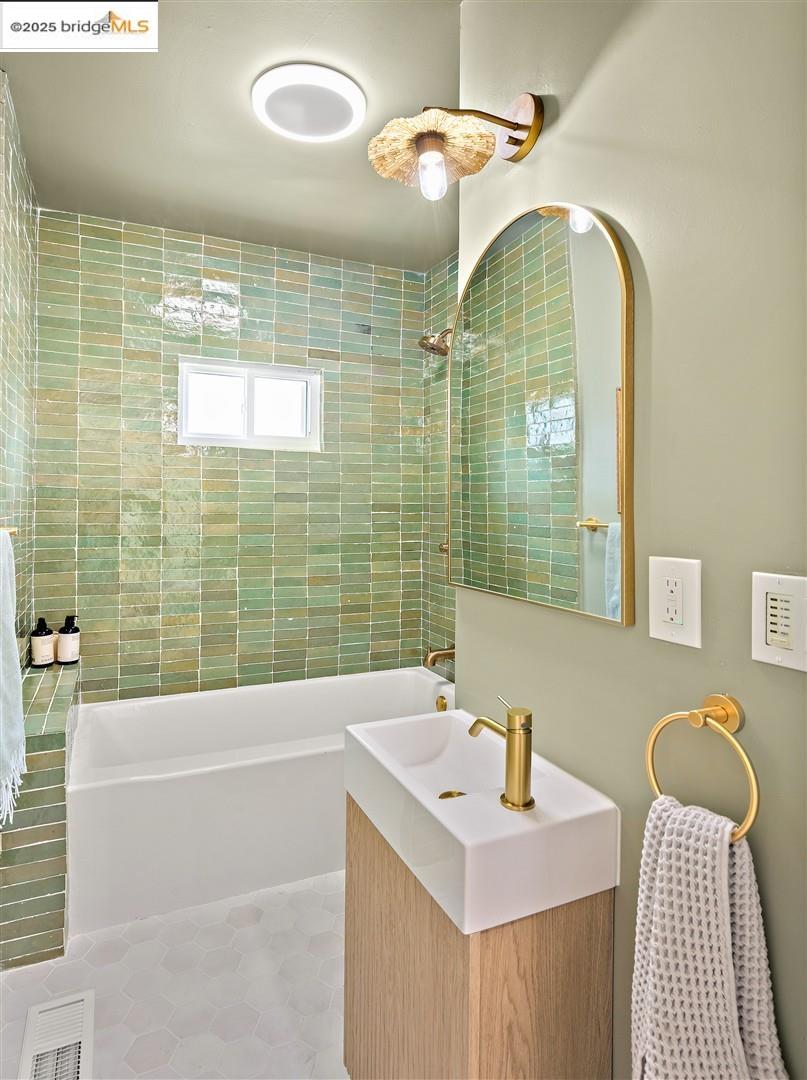 Detail Gallery Image 22 of 49 For 615 Kains Ave, Albany,  CA 94706 - 3 Beds | 2 Baths